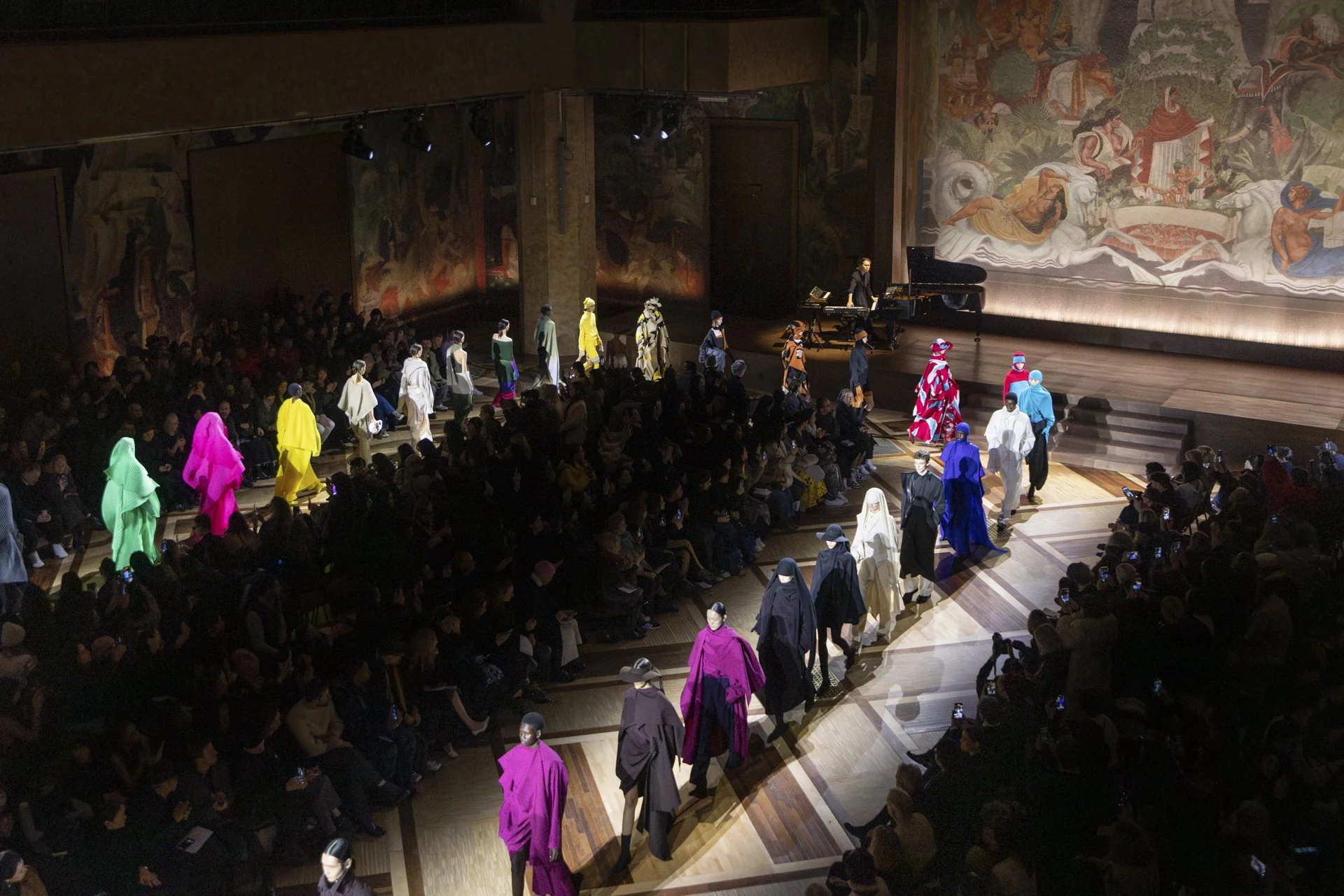 ISSEY MIYAKE_AW24_SHOW IMAGES_011_Low.jpg