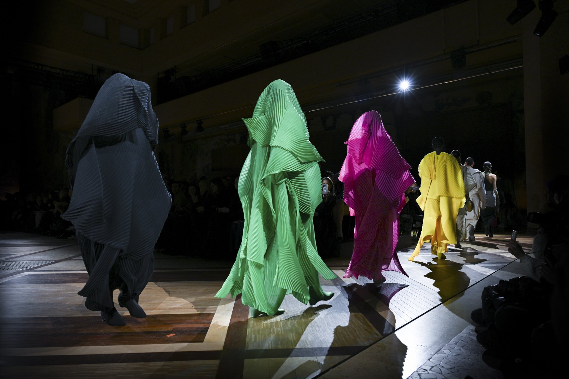 ISSEY MIYAKE_AW24_SHOW IMAGES_013_Low.jpg