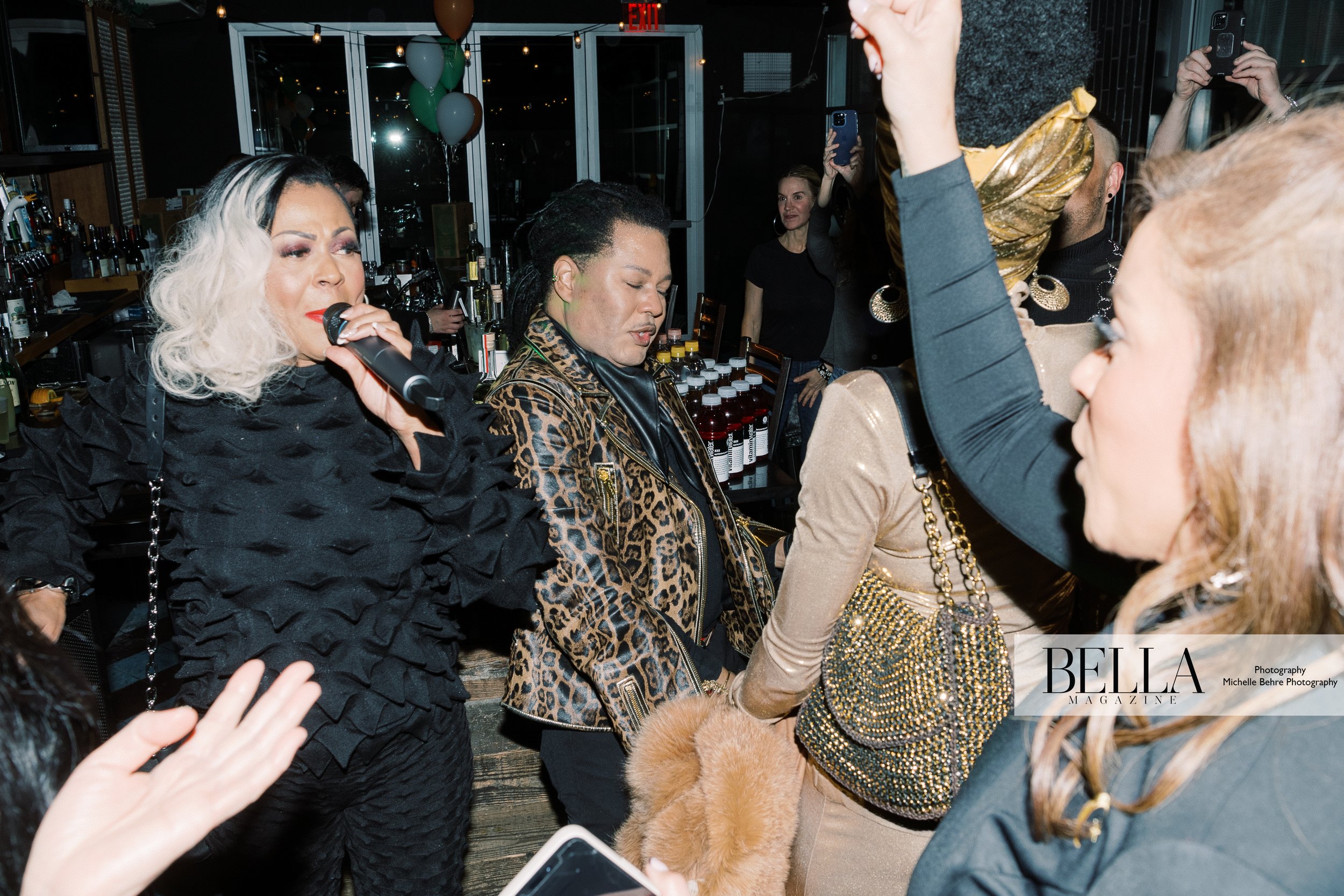 COVERPARTY2Michelle-Behre-Creative-Co-BELLA-Magazine-Women-of-Influence-Cover-Party-Burgerology-244.jpg
