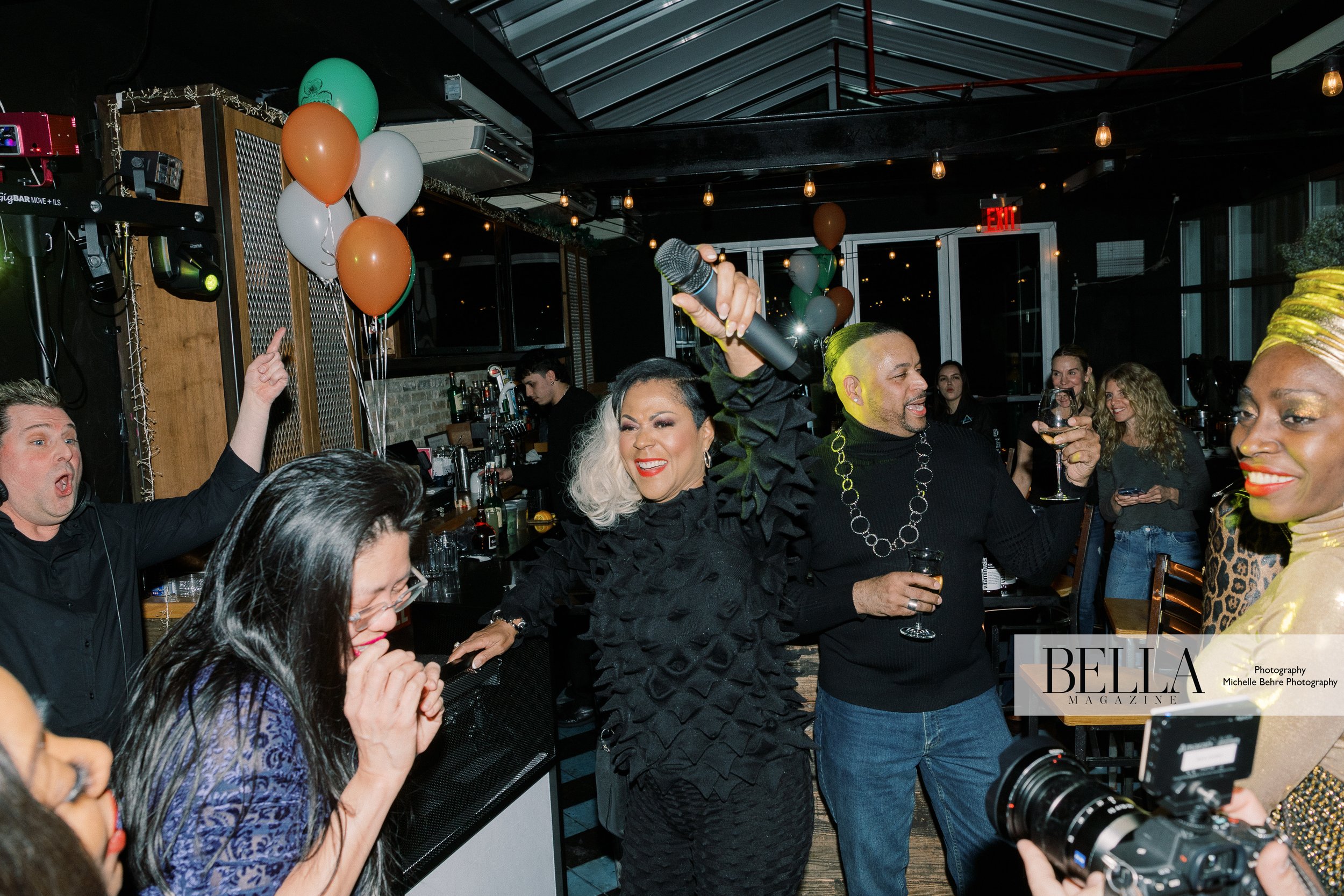 COVERPARTY2Michelle-Behre-Creative-Co-BELLA-Magazine-Women-of-Influence-Cover-Party-Burgerology-252.jpg