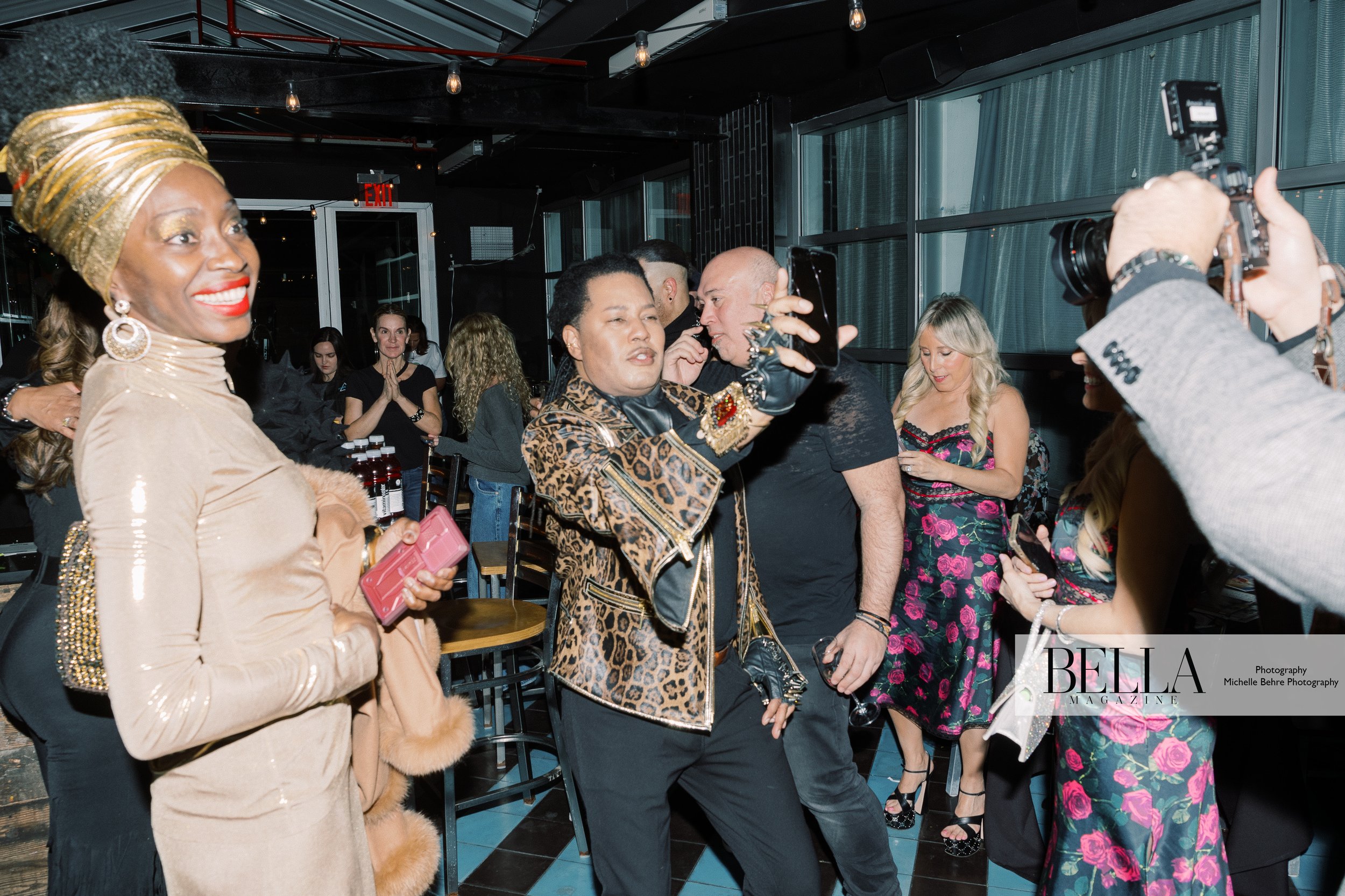 COVERPARTY2Michelle-Behre-Creative-Co-BELLA-Magazine-Women-of-Influence-Cover-Party-Burgerology-259.jpg