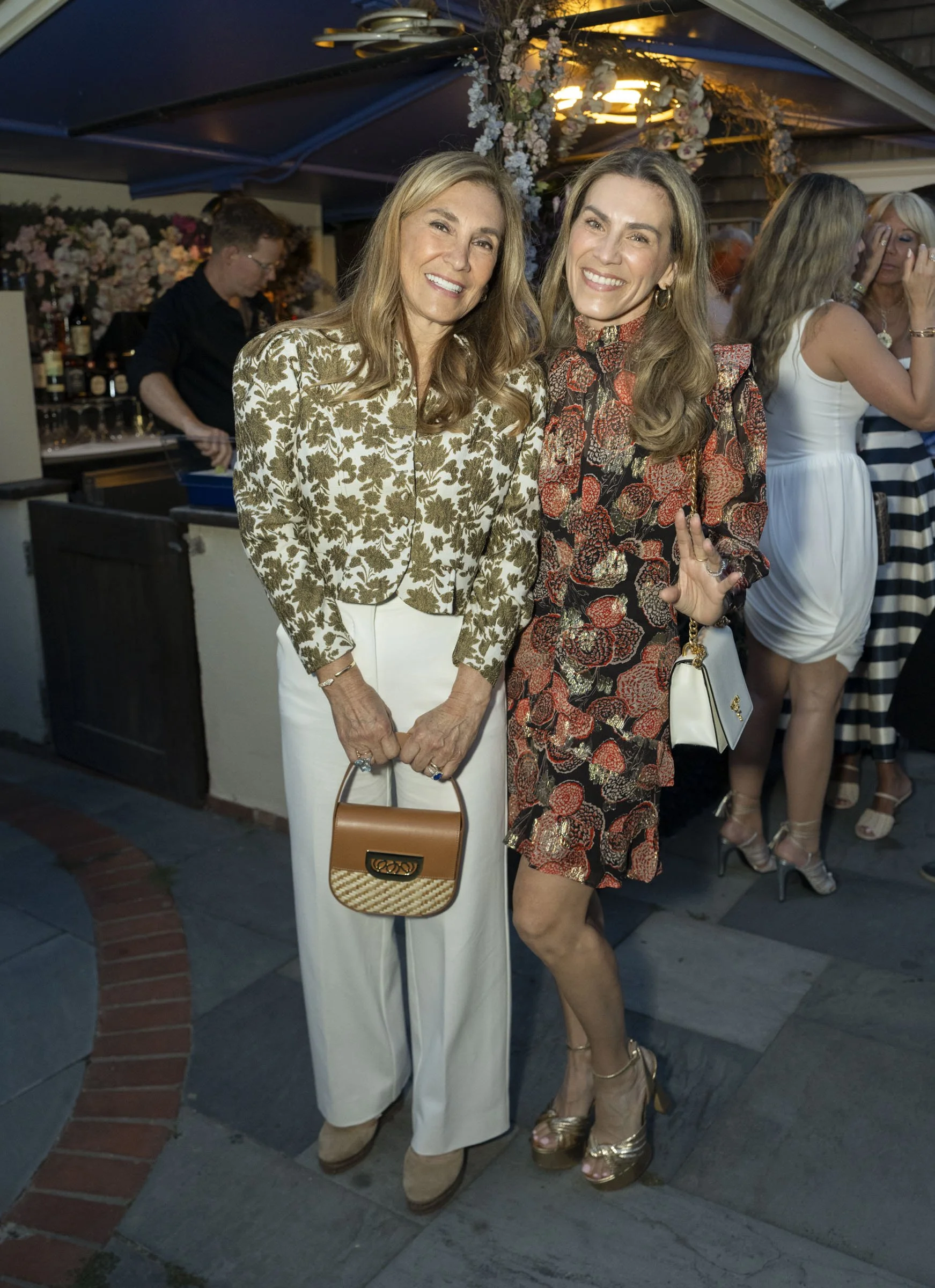 01-8637_1 Maria Fishel, Julie Auclair.jpg