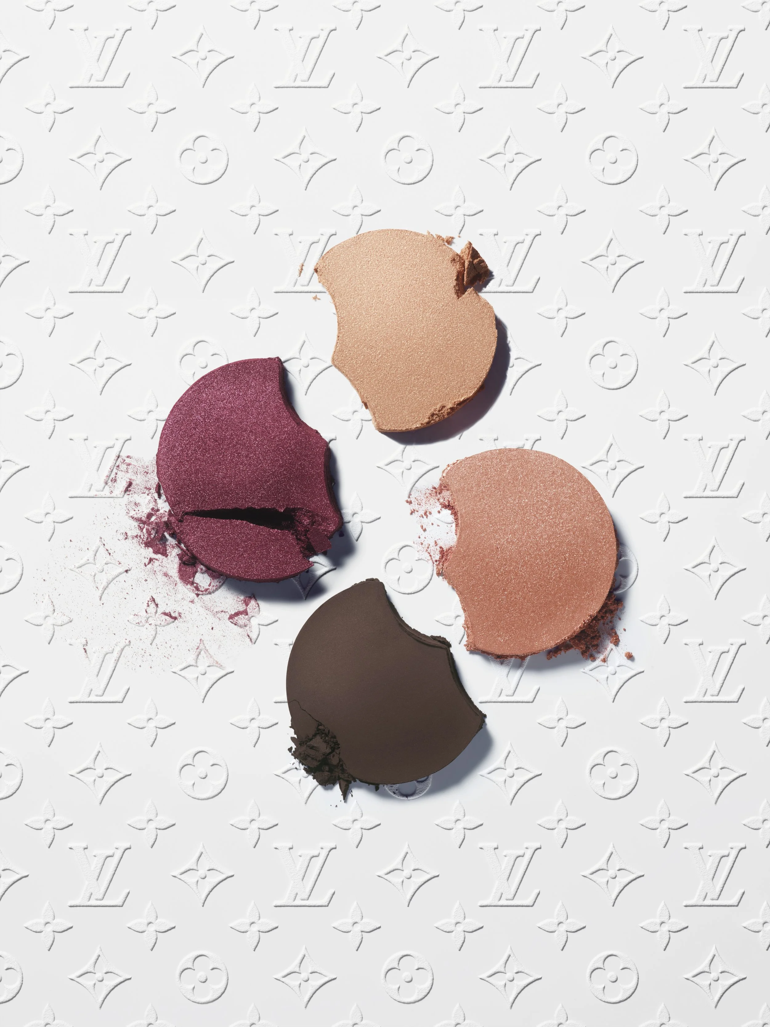 La Beauté Louis Vuitton_LV Ombres 896 Monogram Rouge.jpg
