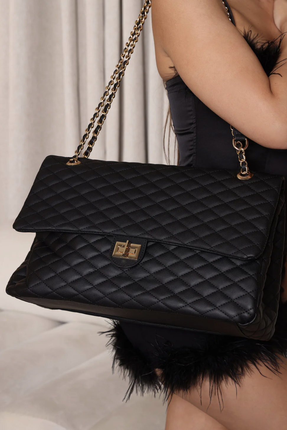 Girl Carry On Shoulder Bag - Black.png