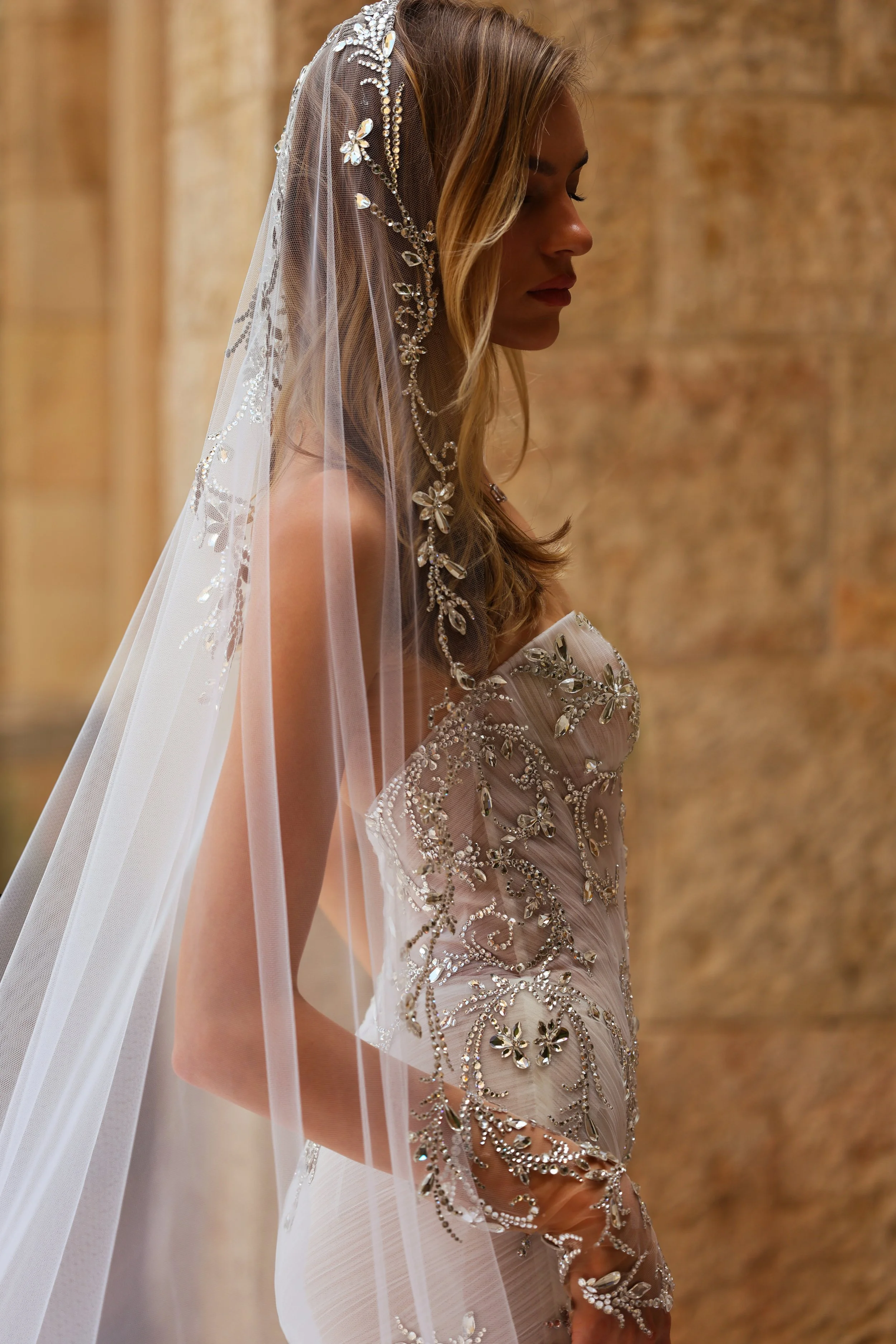 5238 & 3631 Gloves & 3624 Veil 4M.jpg