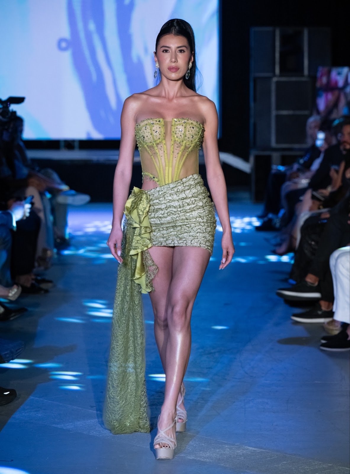 BELLA-Magazine-Daniela-artweek ahf 5.jpeg