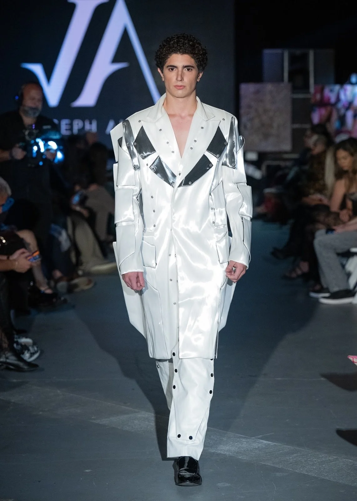 BELLA-Magazine-Daniela-artweek ahf 10.jpeg