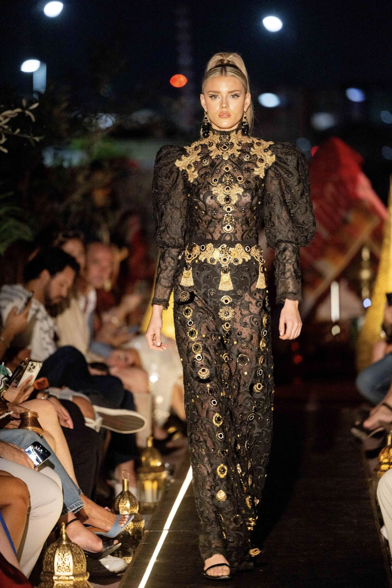 BELLA-Magazine-Daniela-artweek ahf 13.jpg