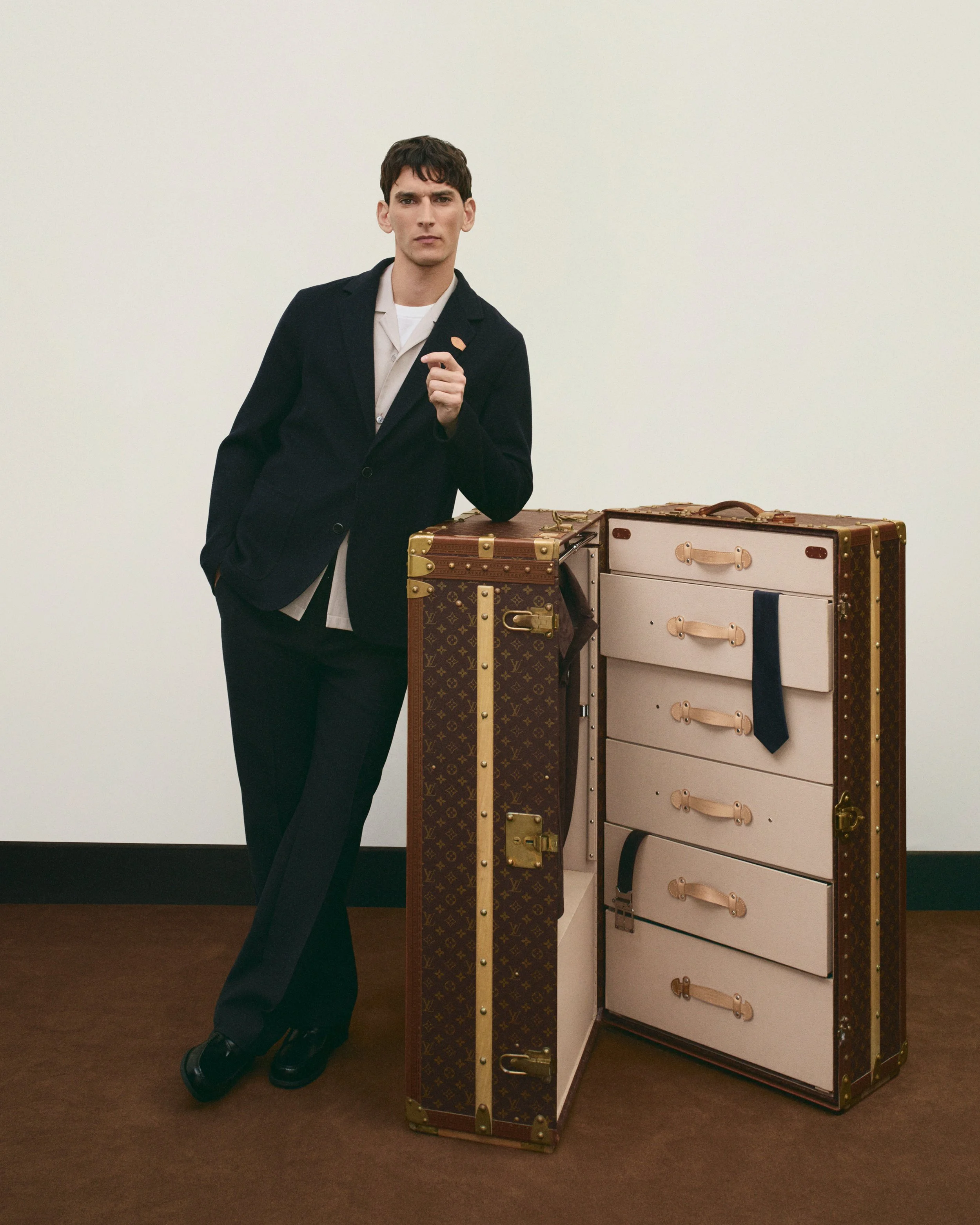 LOUIS-VUITTON-MENrsquoS-LV-TRUNK-EDITION-CAMPAIGN-IMAGE-25.jpg