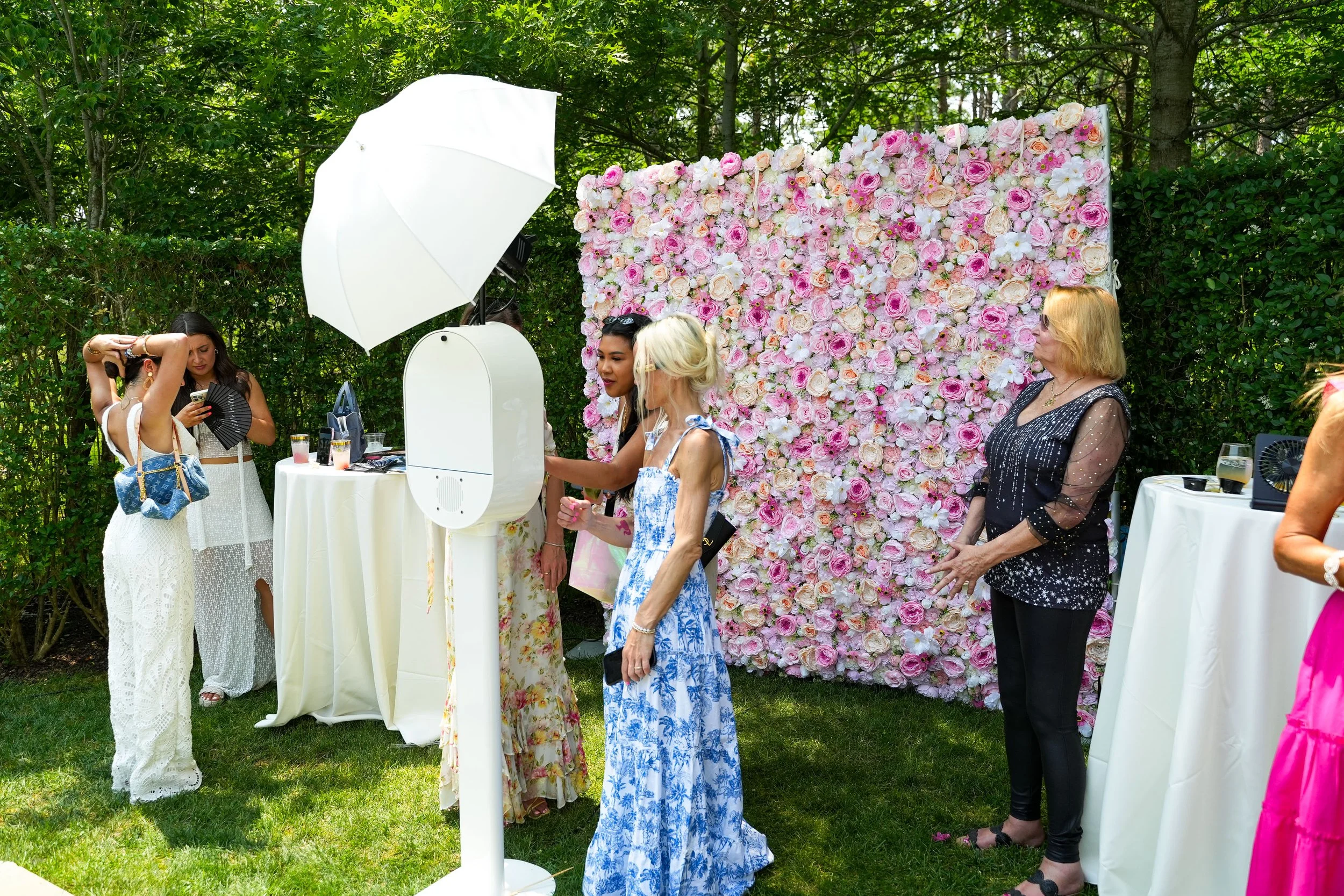 BELLAMagazine-HamptonsInteractiveBrunch-Photobooth.jpg