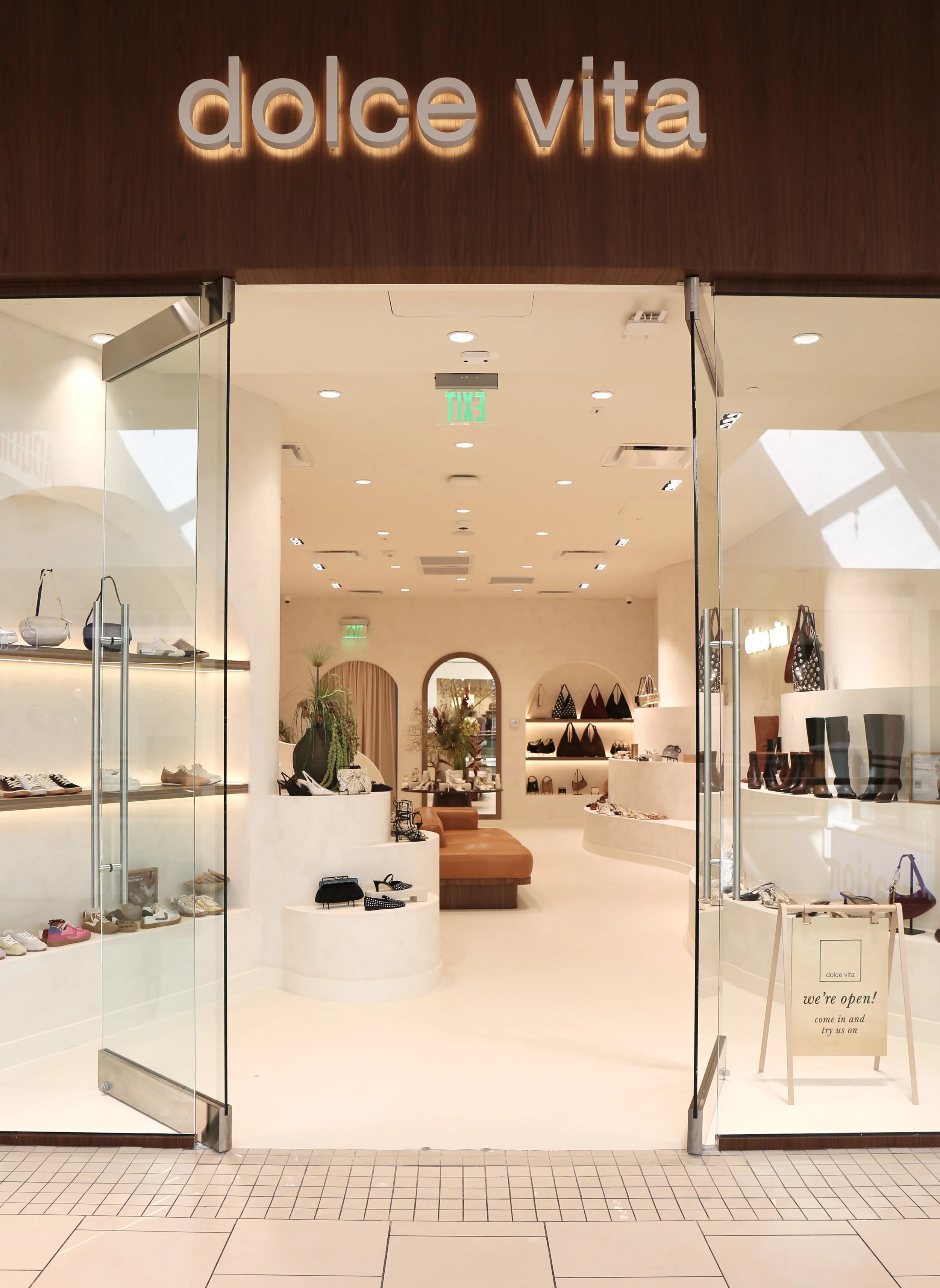 Step into Style: Dolce Vita Opens Its First U.S. Mall Store in Aventura, Miami