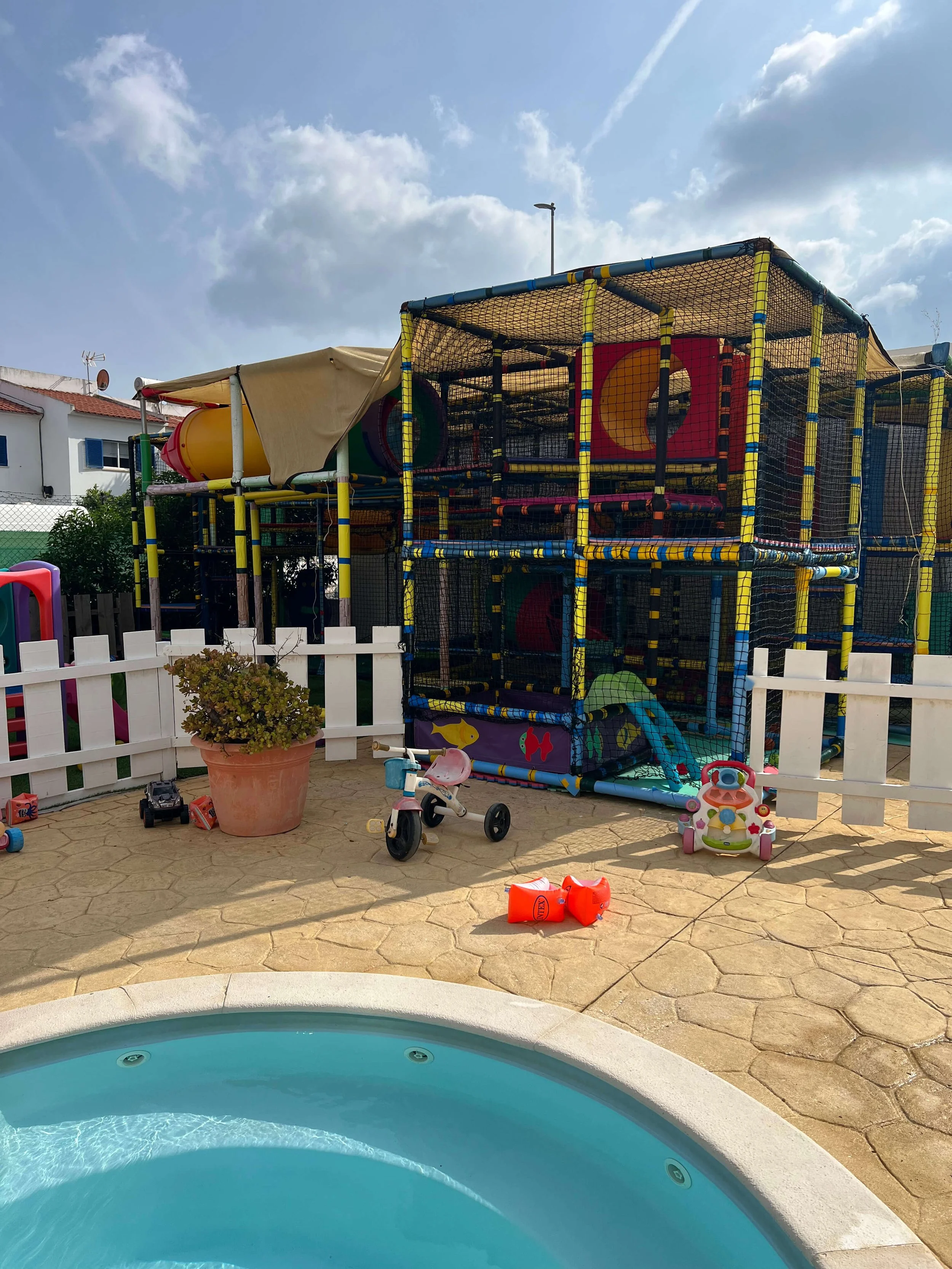 Piscina Via Dona Ana: A Hidden Softplay and Pool Combo That Kids Go Crazy For