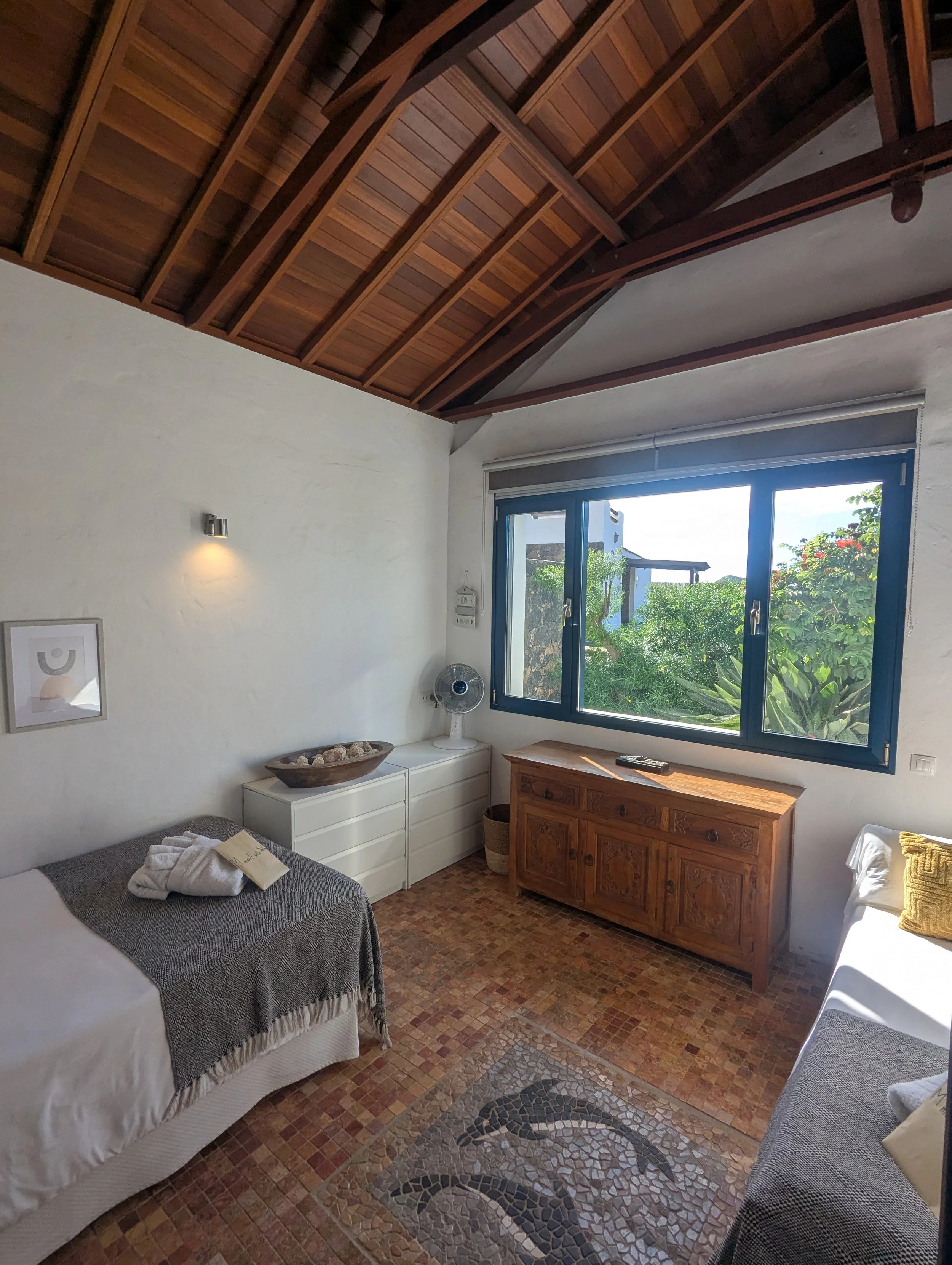 Twin Room w/ Shared Ensuite