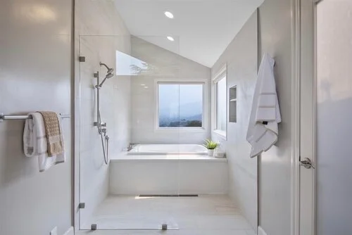 Soothing Spa Retreat Bath in Saratoga, California