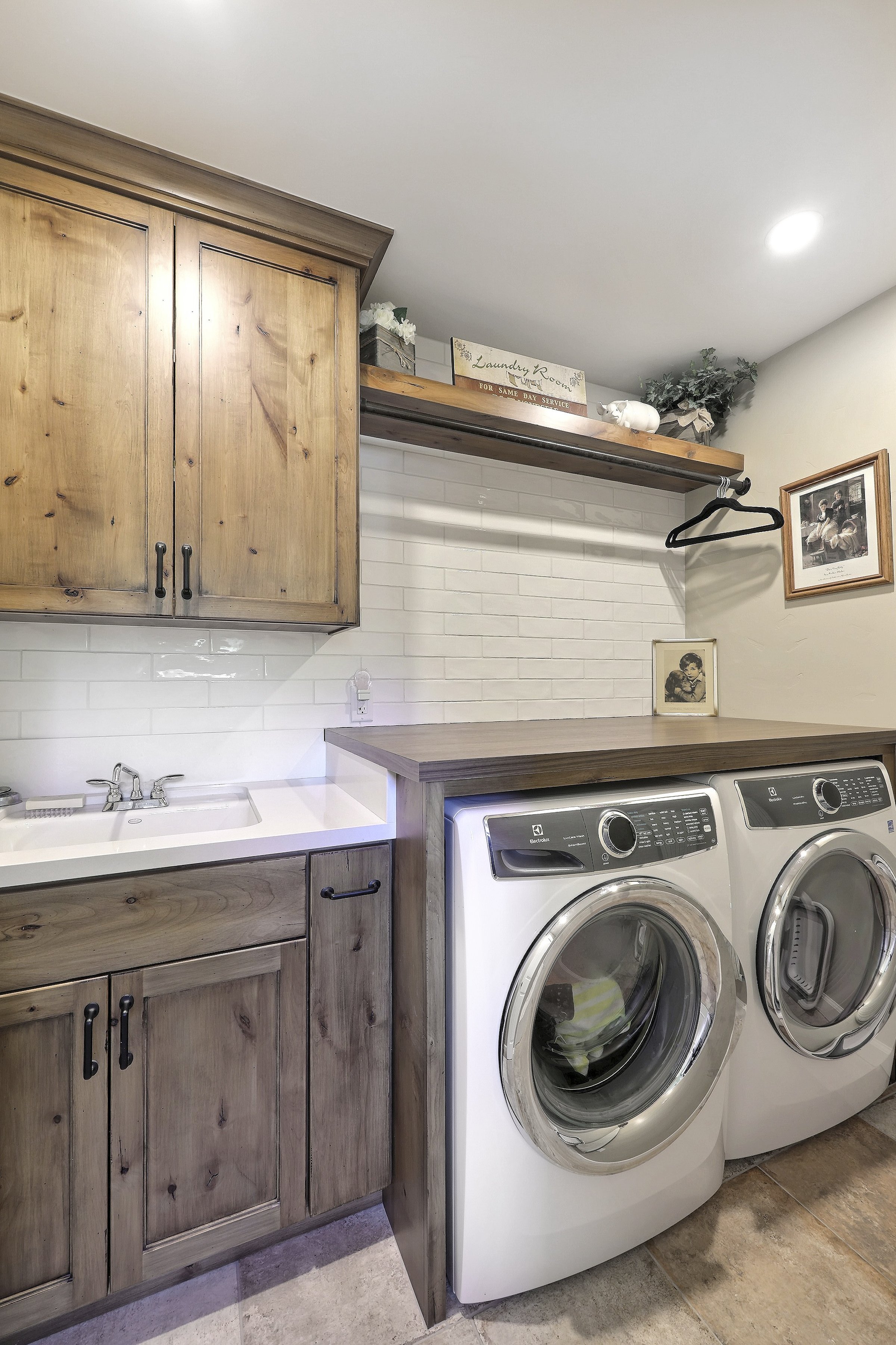 This laundry room is one we wouldn't mind escaping to!