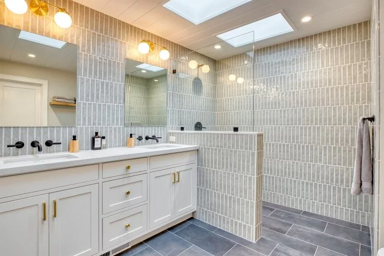 The Ins and Outs of Curbless Showers