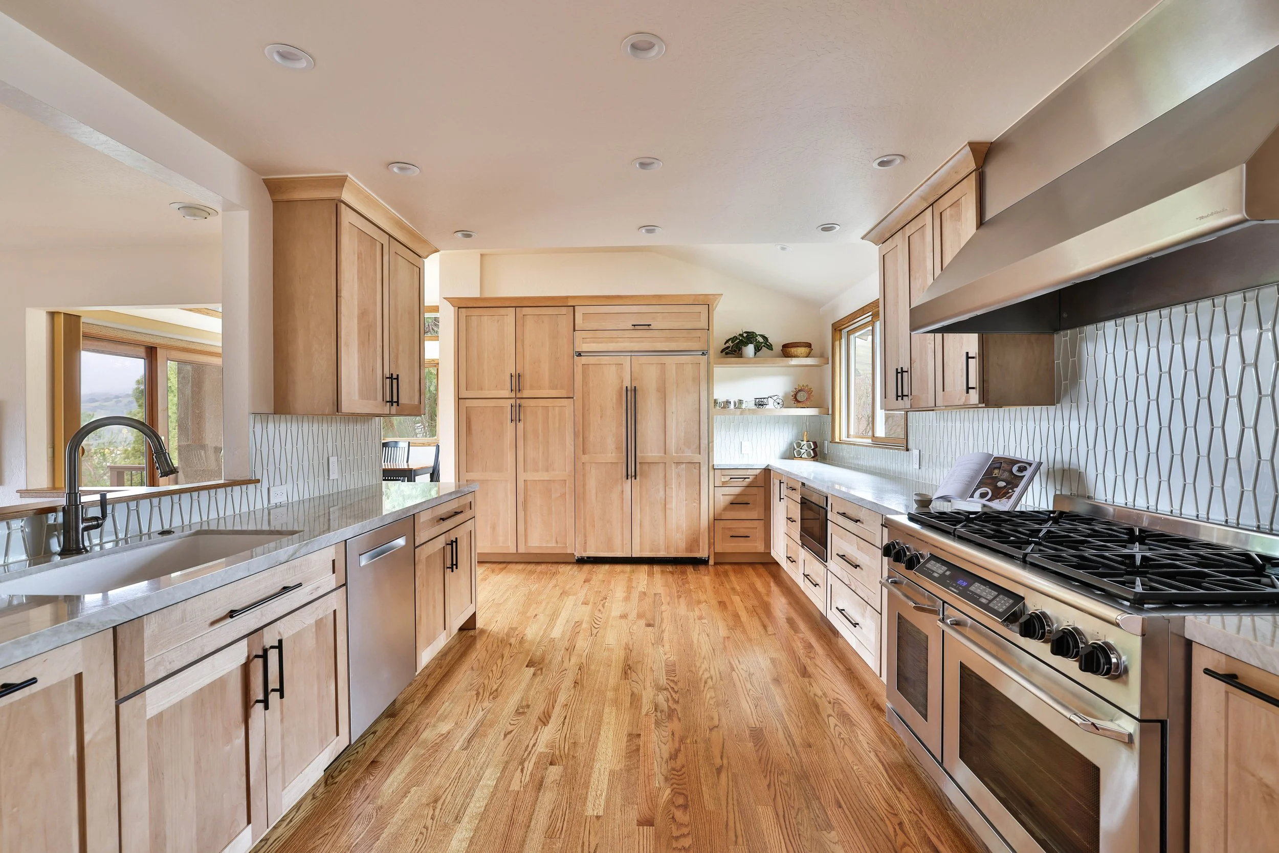 6_Kitchen.jpg