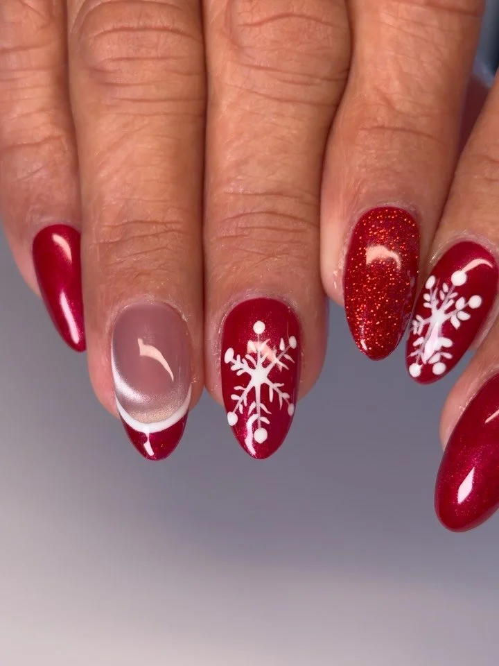 You can put cat eye on almost every set 😍🤭
Are your nails holiday ready!?
Mani by Isabel for little Nancy 🎄

#houseofnailsbynatty #nycnailsalon #christmasnailart #gelxnails #nyc