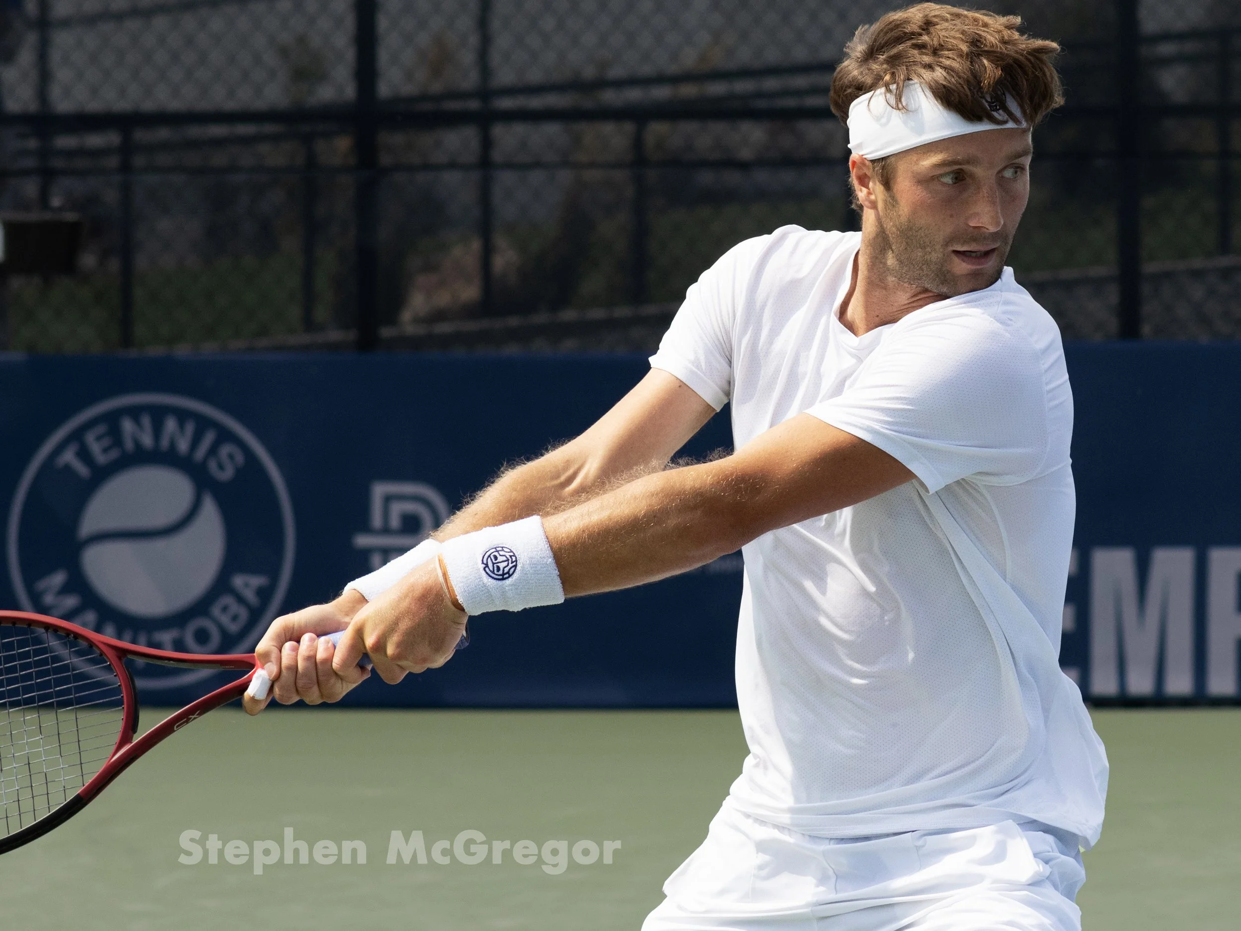 Liam Broady swings his tennis racket backward during a tennis match.