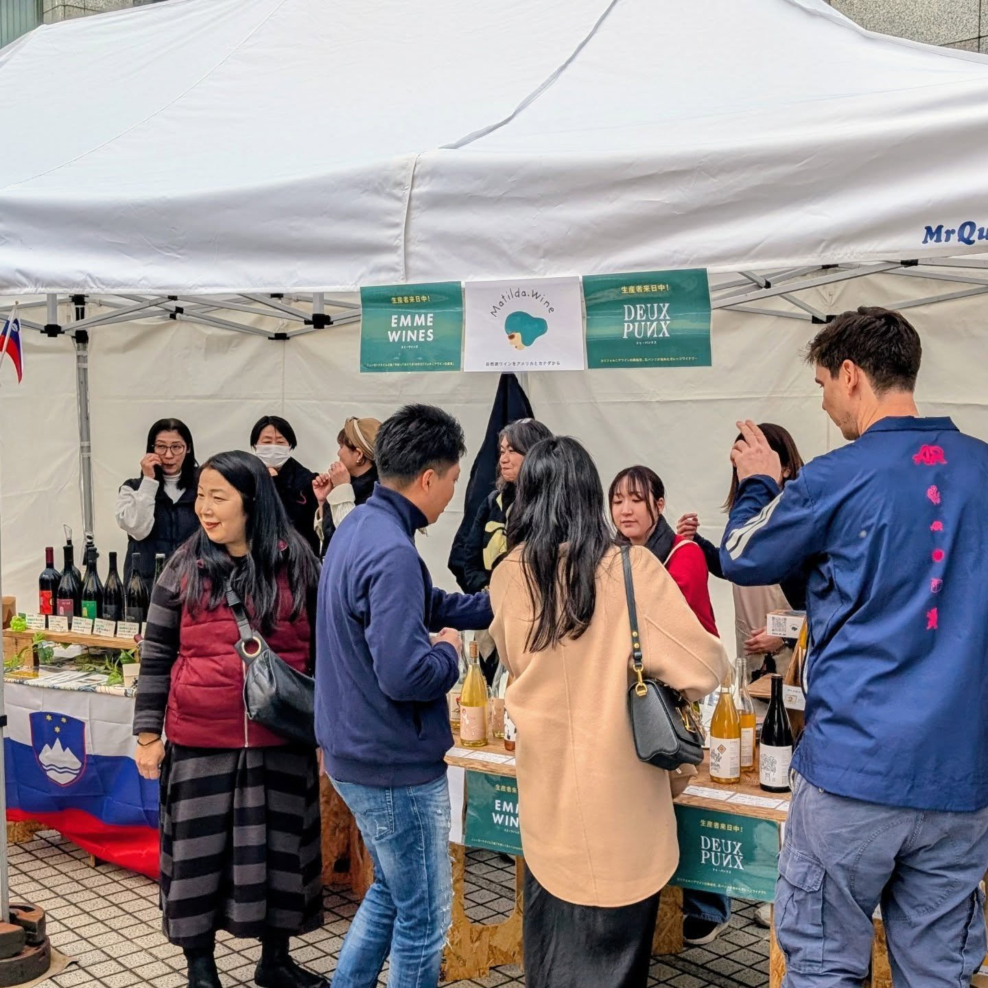 One of our favorite events in Tokyo was the @natural_winelove event at the Aoyama Farmer's Market. We had a great crew helping us out including @ayano0221 @sakumakeisuke @matilda_dot_wine and all the folks we met including @aiko.oyama