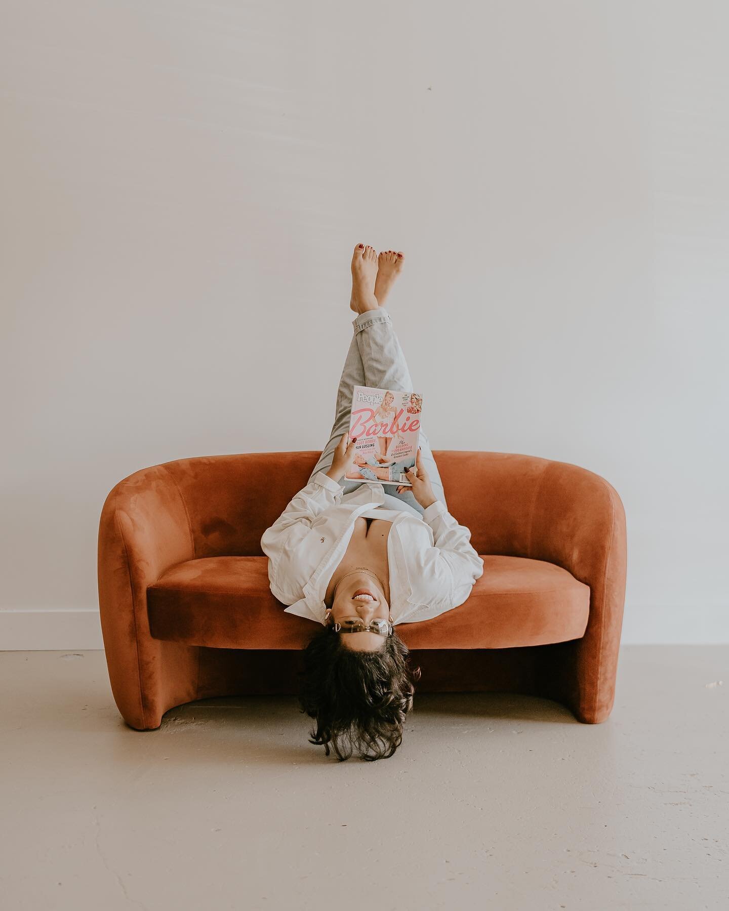 Channeling our inner Barbie 🩷🪄
&bull;
&bull;
&bull;
&bull;
#lifestylephotography 
#lifestyleportraits 
#barbiephotoshoot 
#portraitphotography 
#birthdaysession 
#birthdayshoot 
#southfloridaphotographer 
#centralfloridaphotographer 
#soflophotogra