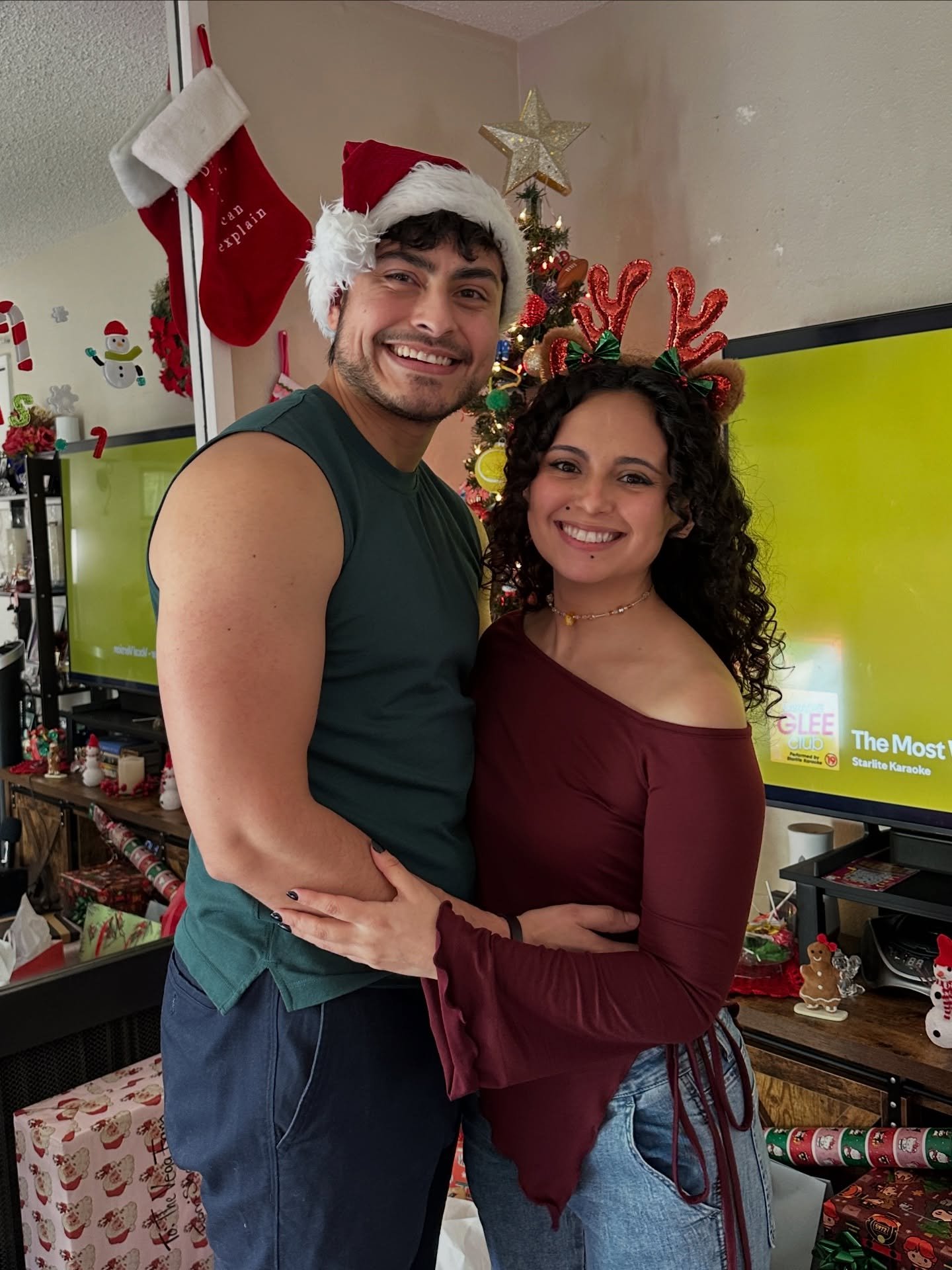 Ho ho ho Merry Chrysler 🎅🏽🎄🎉

#ftmtransgender #transmasculine #transmasc #gendereuphoria #transman