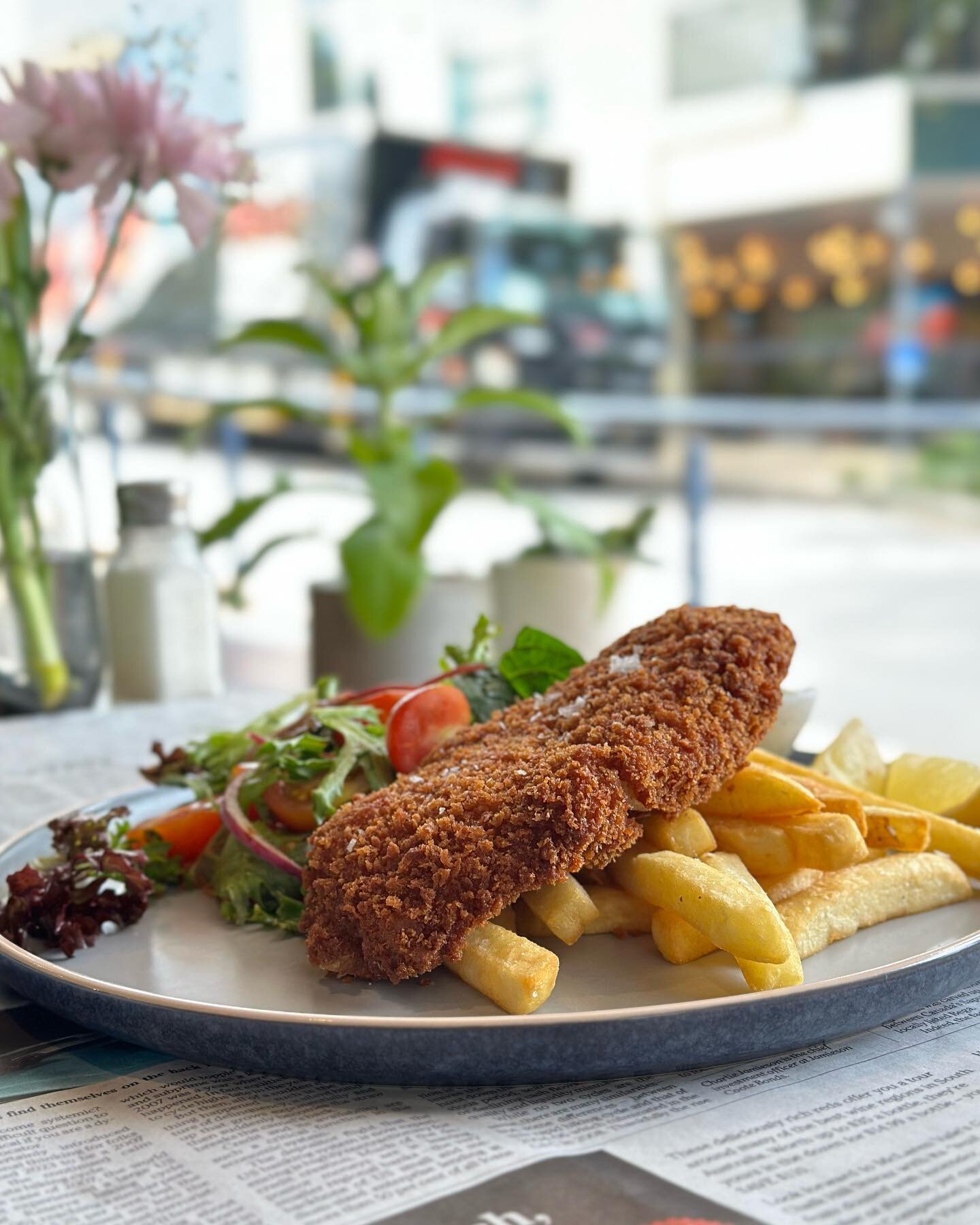 Crumbed fresh cod special 🐟
With garden salad, chips and house made tartar 
This week only, lunch and dinner 
$20 
🚨Book online at nundahcorner.com.au🚨

.
.
.
#cafe #brisbane #Queensland #coffee #dogs
#breakfast #lunch #food #nundah #petfriendly #