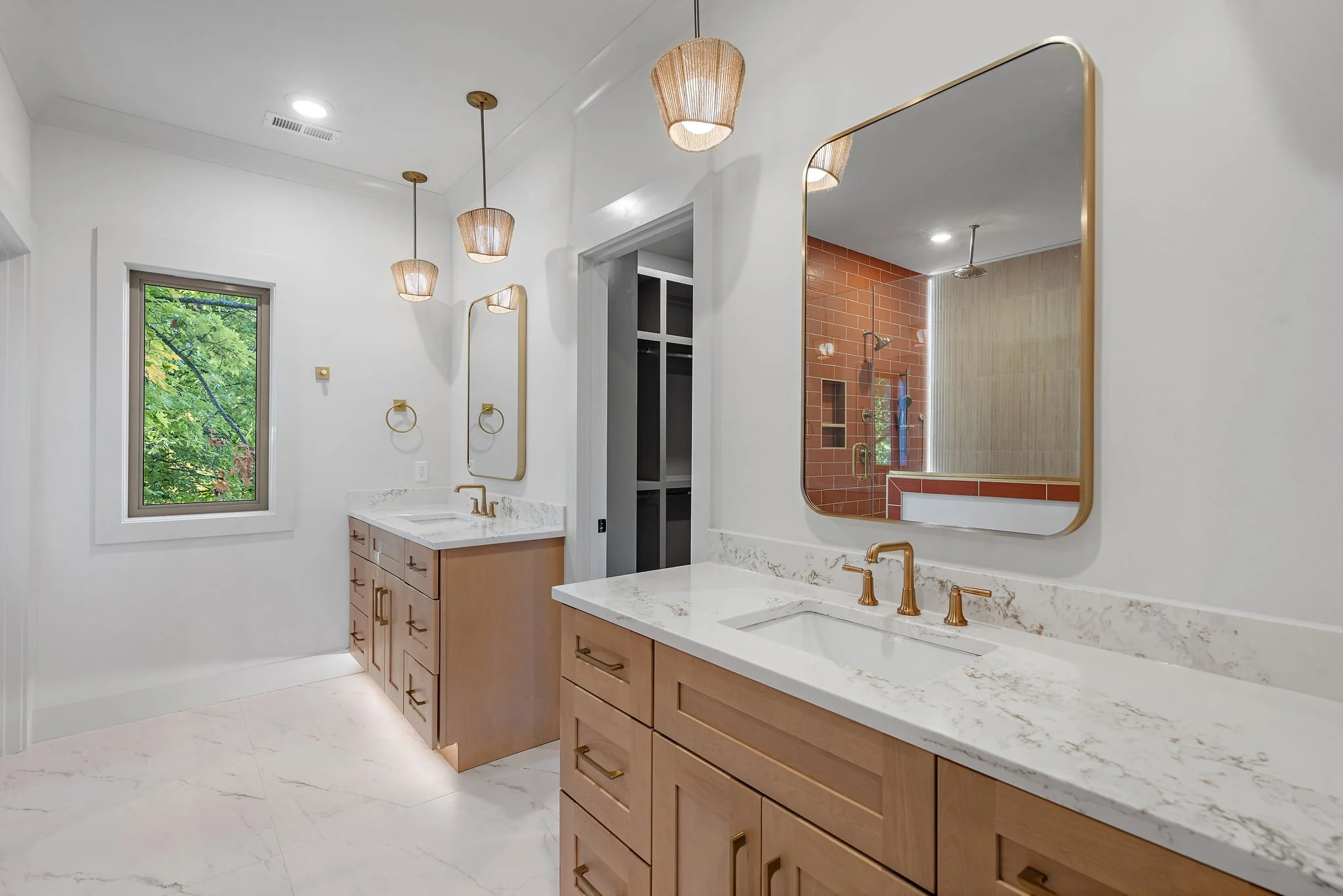 A Primary bathroom that doesn't disappoint!
