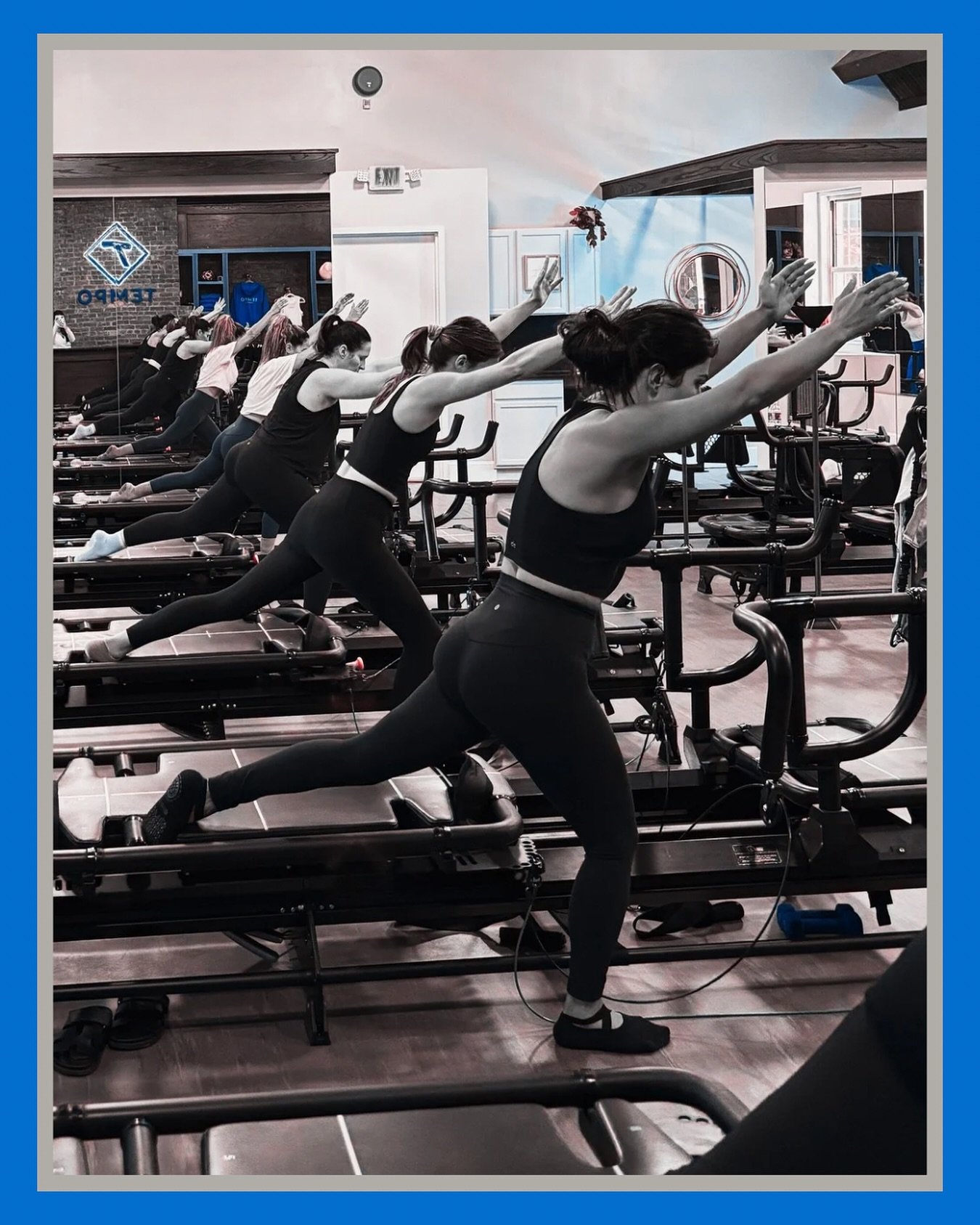 Hands up it&rsquo;s Friday 🙌 
Did you book your weekend Mega?

Saturday ✨ 8 am 9 am 1015 am &amp; 11:15
Sunday ✨  9 am &amp; 10:15am

#tempolagreefitness #lagreefitness #manhasset