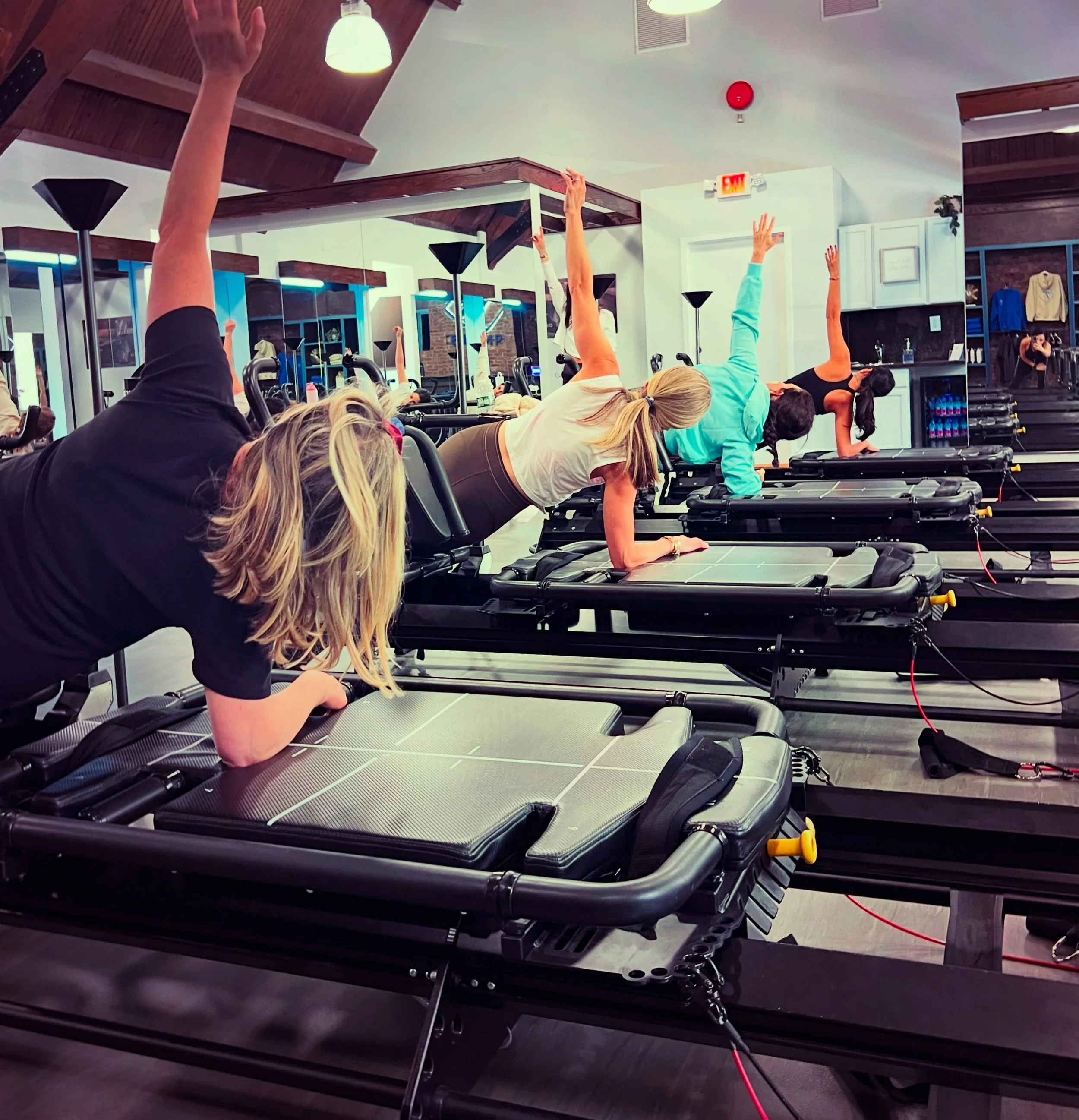 Hands up it&rsquo;s Memorial Day 🇺🇸 

Remember to book that Mega 2 weeks in advance 💨 
New here? Grab our introductory bundle to get started!