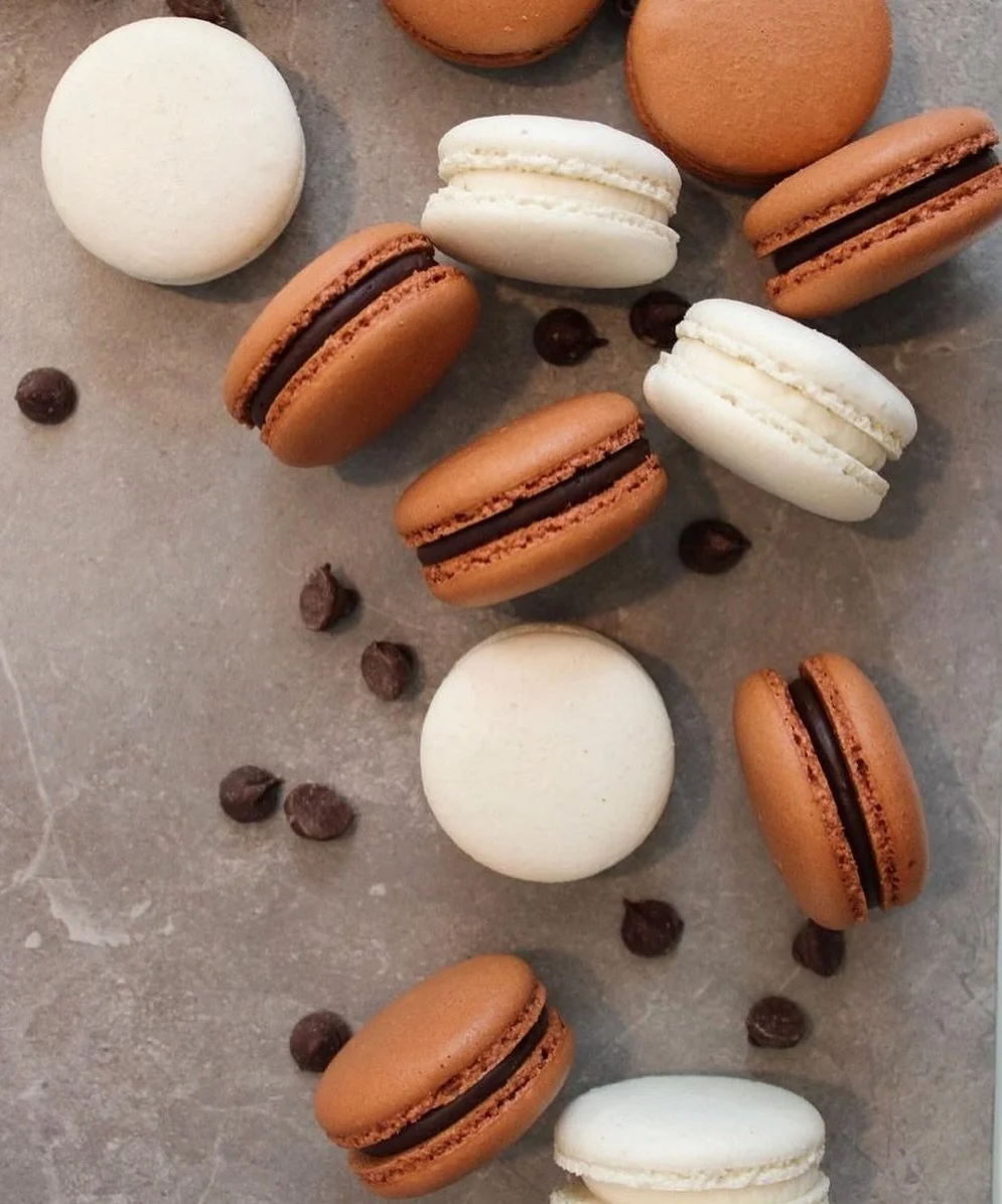 Macarons! The perfect dessert! @savsmacs has a colorful, flavorful selection perfect for the couple looking for a unique dessert for guests! 
@savsmacs will have a table at our upcoming Bridal Showcase
On January 13th @stambaughauditorium! Be sure t