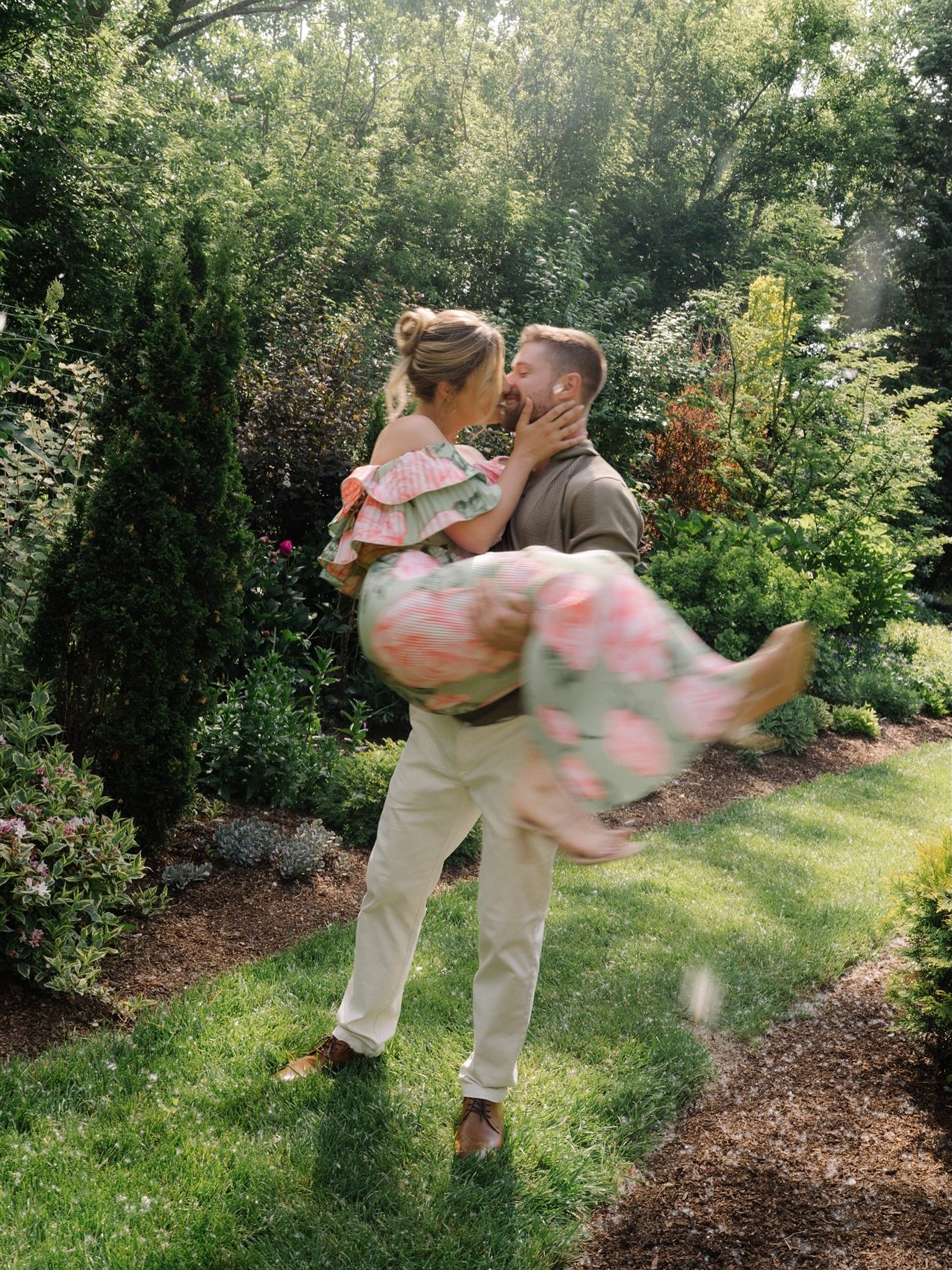 A bit quiet in this corner of the internet while we go through the peak of the season, but can&rsquo;t wait to share what we&rsquo;ve been cooking. 

Here are a few favorites from a session with C&amp;B at a private estate.

#torontoweddingphotograph