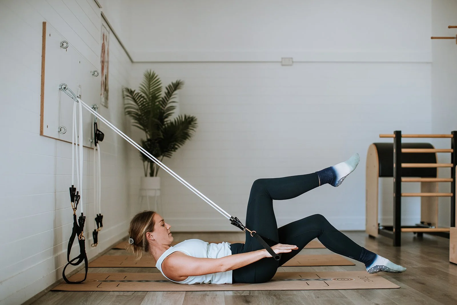 Pilates Mini with single leg table top