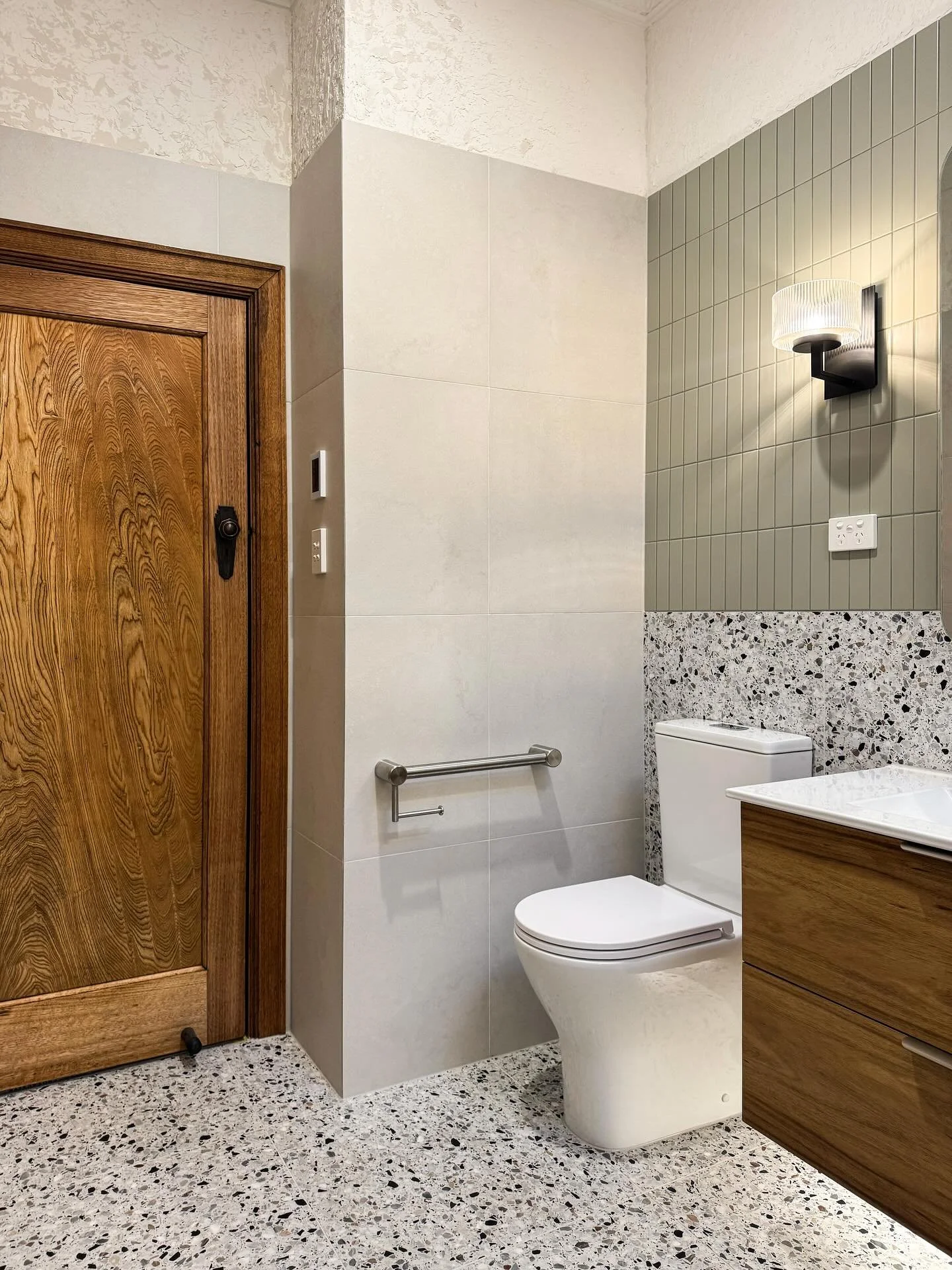 A bathroom designed for today and tomorrow ✨
This forever home retreat was created for a couple wanting a space that will grow with them. The design balances modern and deco influences to suit the character of the home, while prioritising comfort and