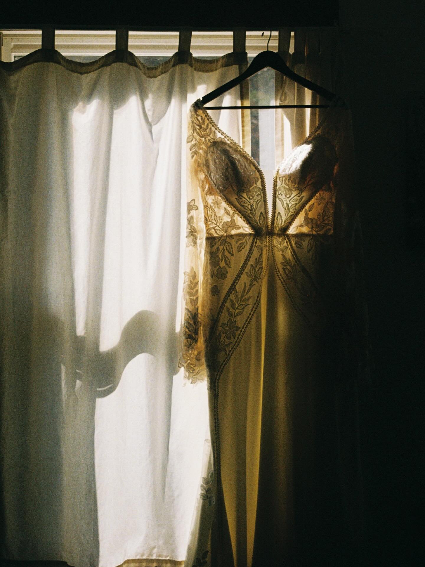 Last film dump from this beautiful waterfall wedding in North GA 🪽🪾 

My books are open for Weddings, Events, etc in 2026. 

If you need photos, I&rsquo;m here 🙋🏻&zwj;♀️ In the Atlanta area + more than happy to travel. Contact me through DM or th