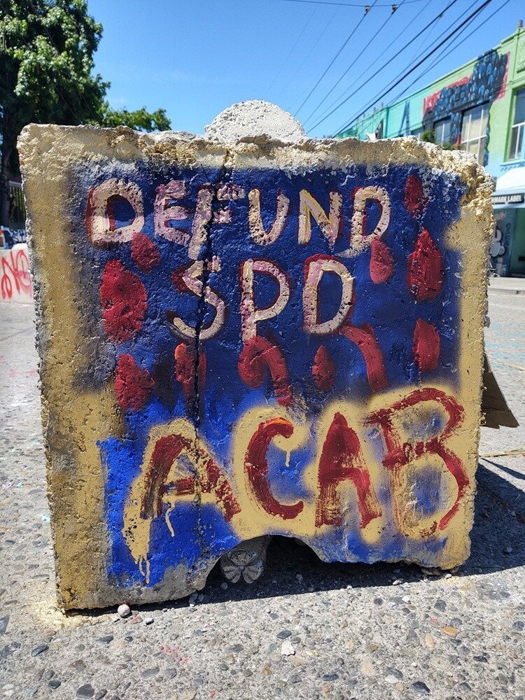 Barricade-art-defund-20200625.jpg
