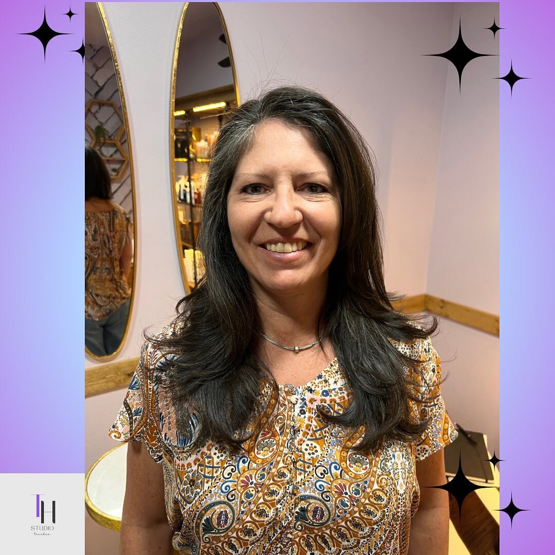 Perfect haircut, we think so! Thank you for  always giving me the pleasure of styling your hair Sara. ✂️ +💗
.
.
.
.
#TrueHairStudio #Truckee #Salon #Tahoe #Erin #haircuts #layercut #longhair #behindthechair #Hairsalon
