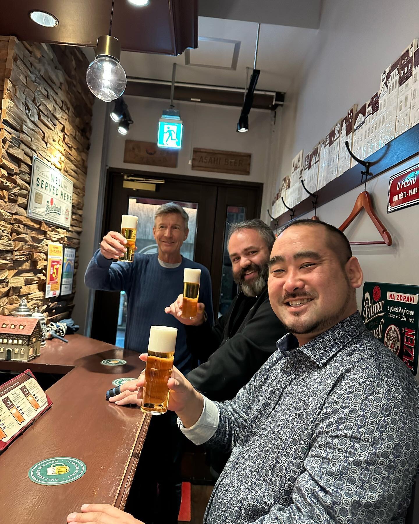 The great beer tastes even tastier when you drink with your beloved friends.
Enjoying one of the best Asahi super drys on tap if not the best @pilsenalley 
#aebeerimports #aandebeerimports #asahibeer #asahisuperdry #tapbeer #tapbeerspecialist #draftb