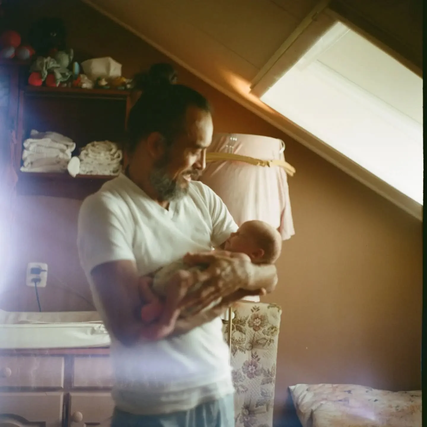 Soms komen er van die mensen door je leven gewaaid. Die sterke keuzes hebben gemaakt, worstelend in dit systeem, en die er gewoon uit zijn gestapt. Onderwijl in zichzelf stappend. Hun eigen 'koningkrijk' kiezend en cre&euml;erend. En net zo vluchtig 