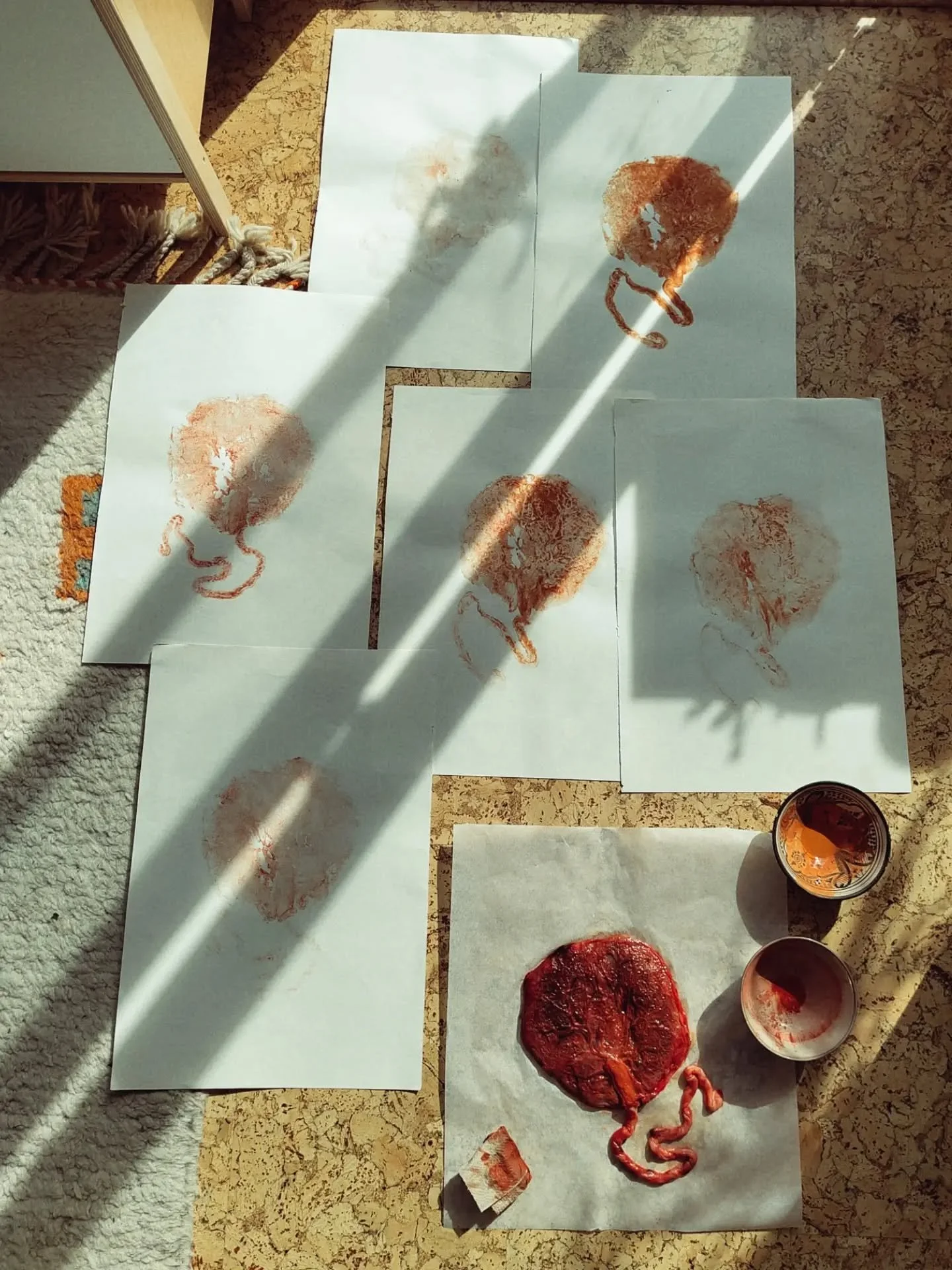 Wanneer kunst leven is en leven kunst 🫶

Placenta print met natuurlijke klei verf - interesse? Dm me 🌸

P.s. na deze prints kan ik je placenta ook verwerken in capsules, deze verf is immers klei van ecologische kwaliteit 🥳

#natuurlijkekraamzorg #