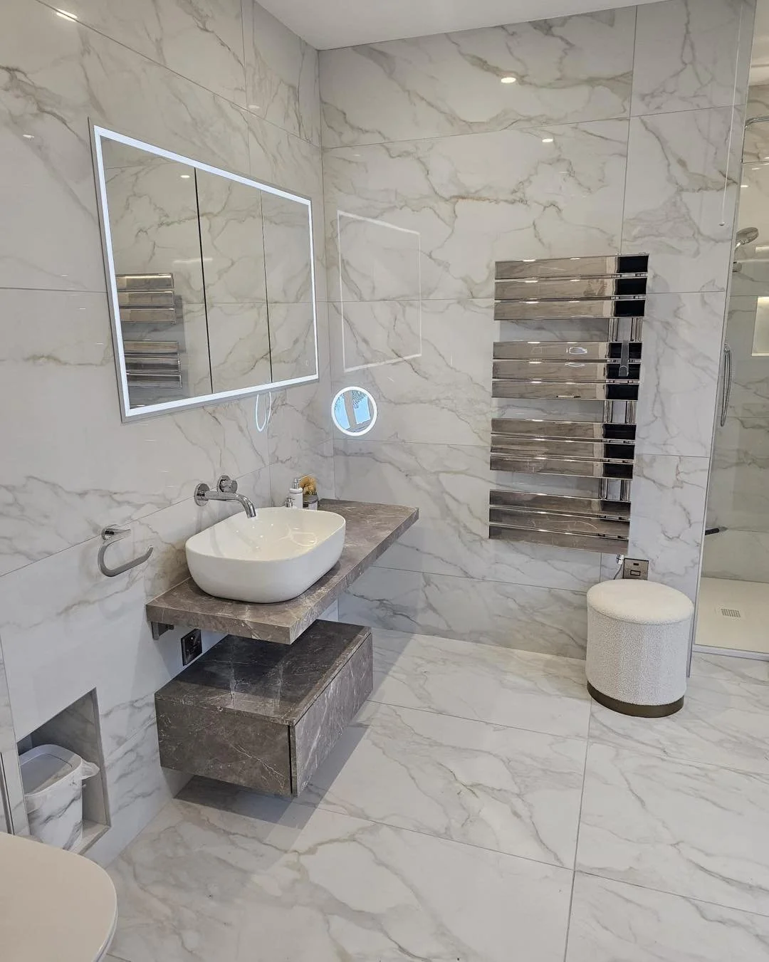 ✨ Step into the ultimate oasis of luxury! ✨ This premium bathroom is the perfect blend of sophistication and serenity, featuring bespoke fixtures, elegant marble finishes, and a spa-like ambiance 🛁💎. Designed for those who seek nothing but the best