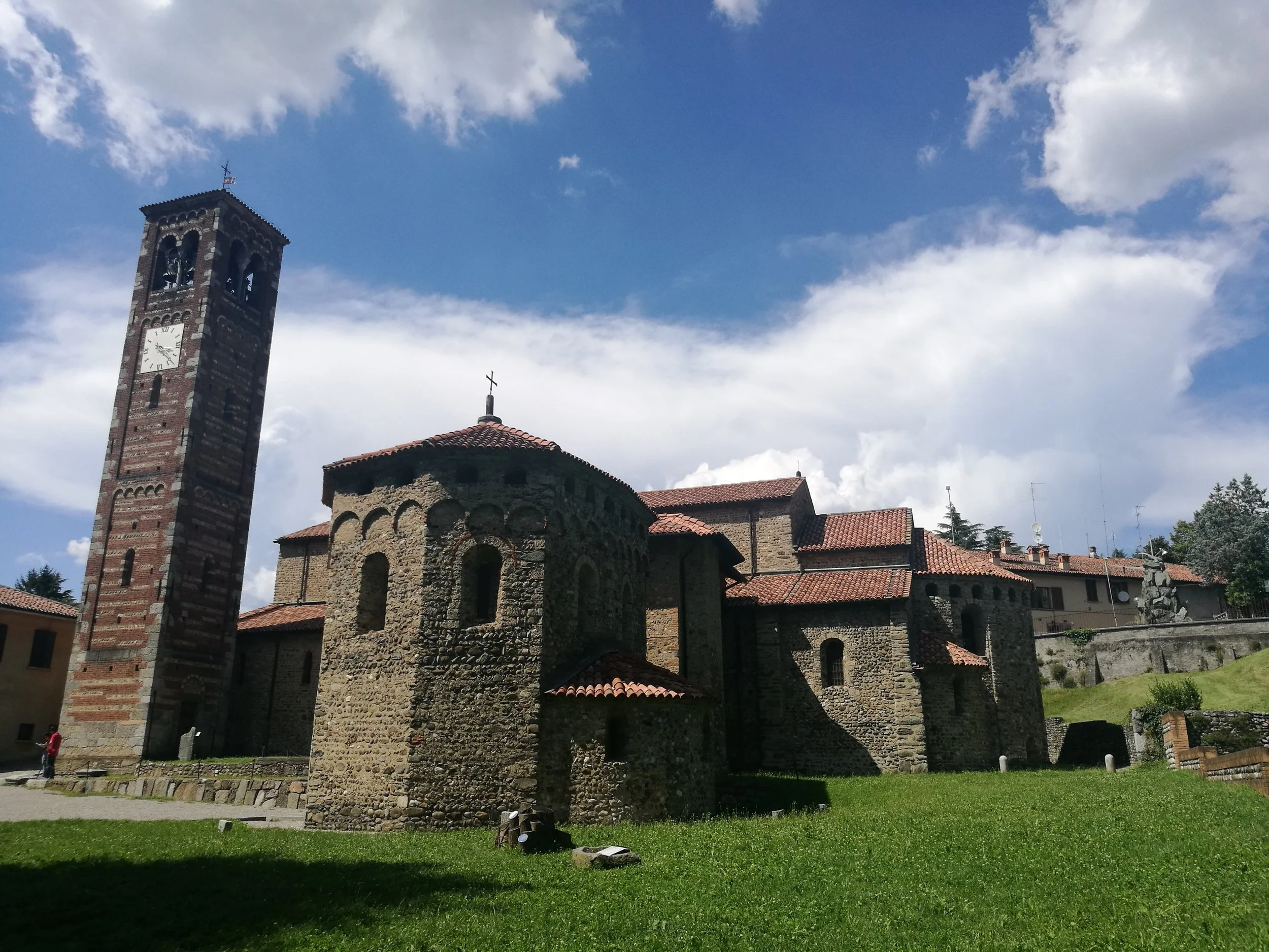 Agliate - Basilica SS. Pietro e Paolo