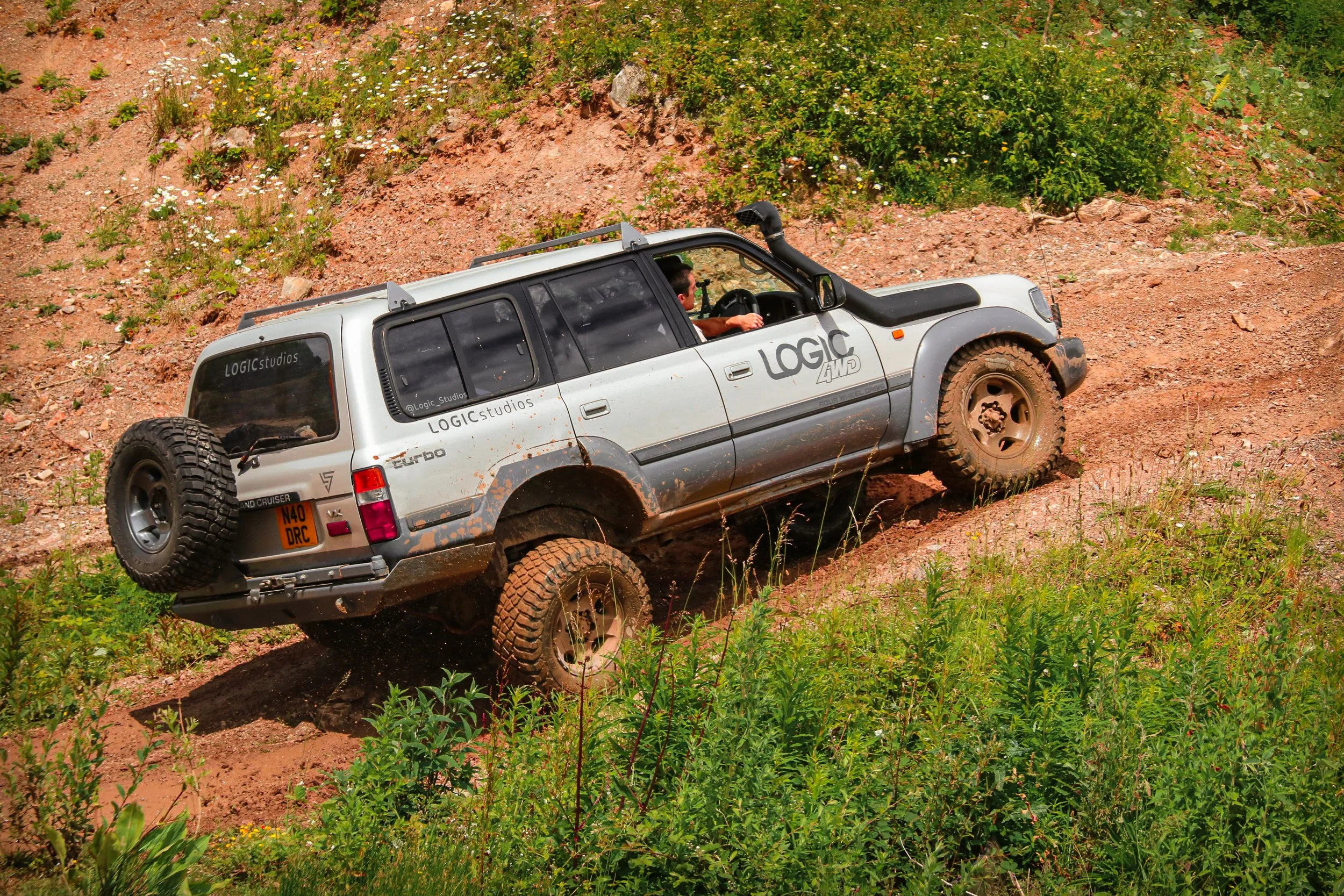 LOGIC 4WD-01.jpg