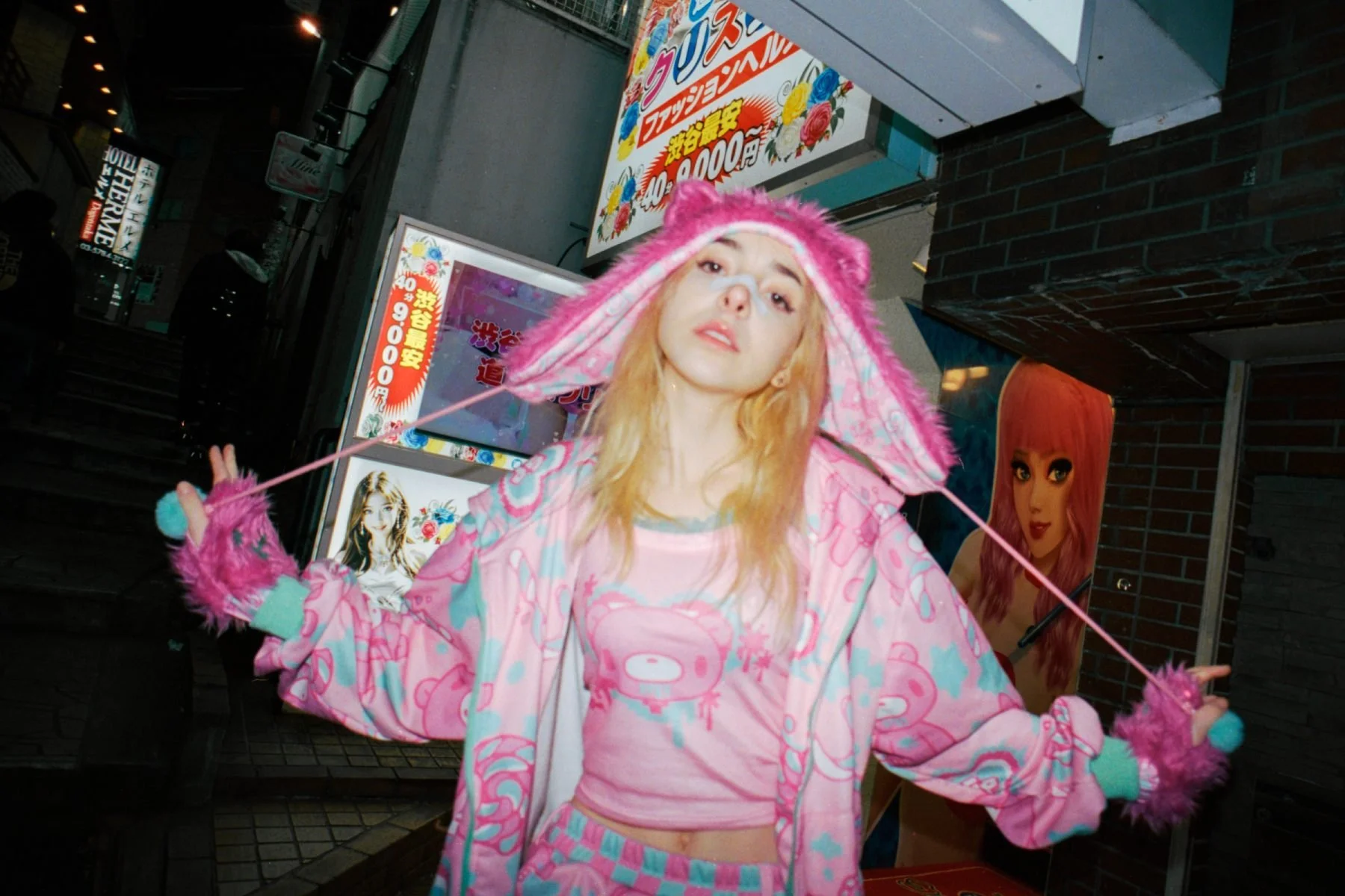 Sophie Powers Crashes Into Tokyo - Kicking Off Her Fashion Era │Yokogao