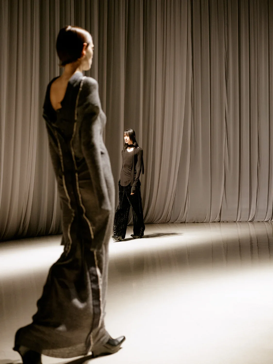 mukcyen_26fw_back stage_changsu-339.webp