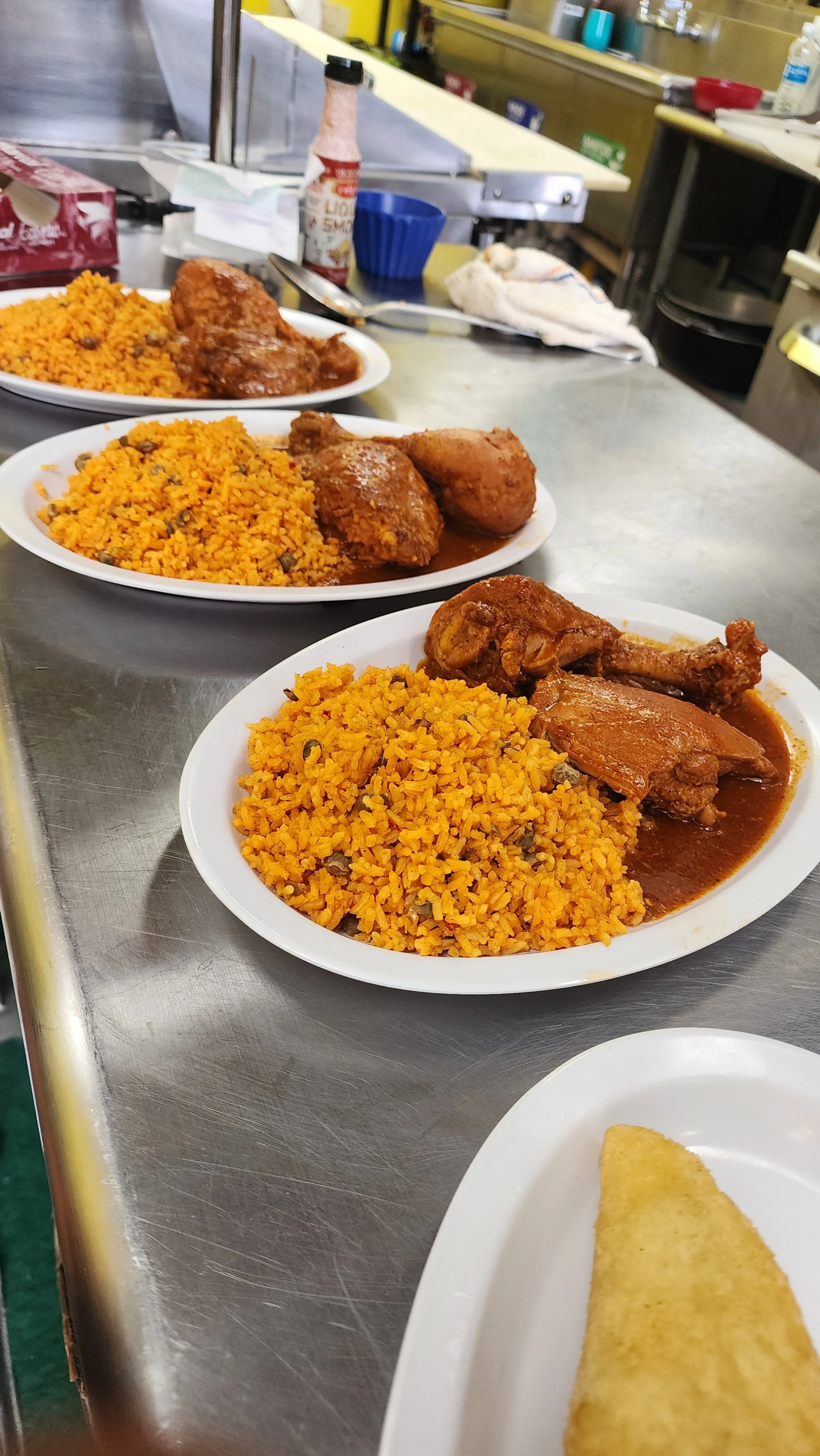 Pollo Guisado con arroz con gandules/ Chicken Stew with Spanish Rice