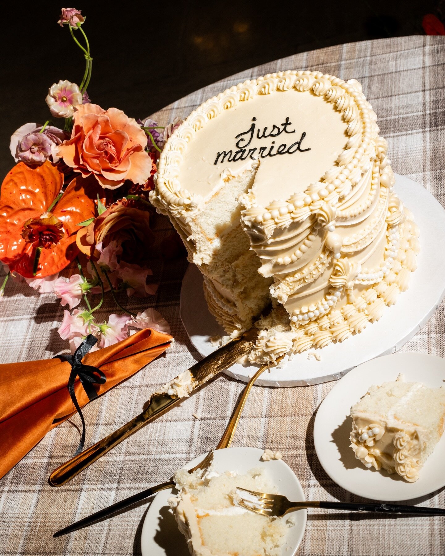 Our favorite shot? A messy cake shot of course! There is something so imperfectly perfect about capturing the wedding cake after our newlyweds dig in and are off to breaking it down on the dance floor. 

Perfectly imperfect moments are what weddings 
