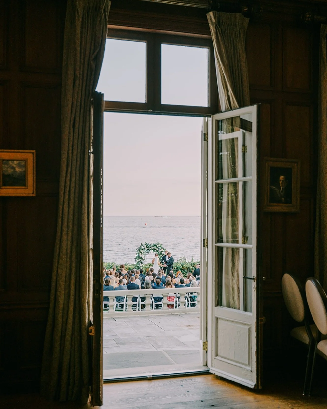Waking up to a 1 year anniversary pic on my feed from S&amp;Z wedding and couldn&rsquo;t not post a throwback from their special day. Time has been flying! Happy anniversary you two! 🥹😊

Planner @ashleyfidlerevents 
Venue @misselwoodevnts 
Photogra