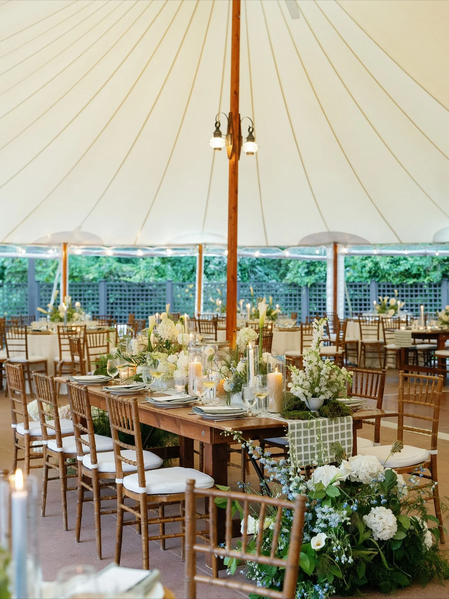Earthy, whimsical, and totally dreamy&hellip;

This garden party wedding was all about that neutral, textural, airy vibe &mdash; think soft linens, wild florals, and natural tones that felt effortless and elevated.

We wanted it to feel like a laid-b