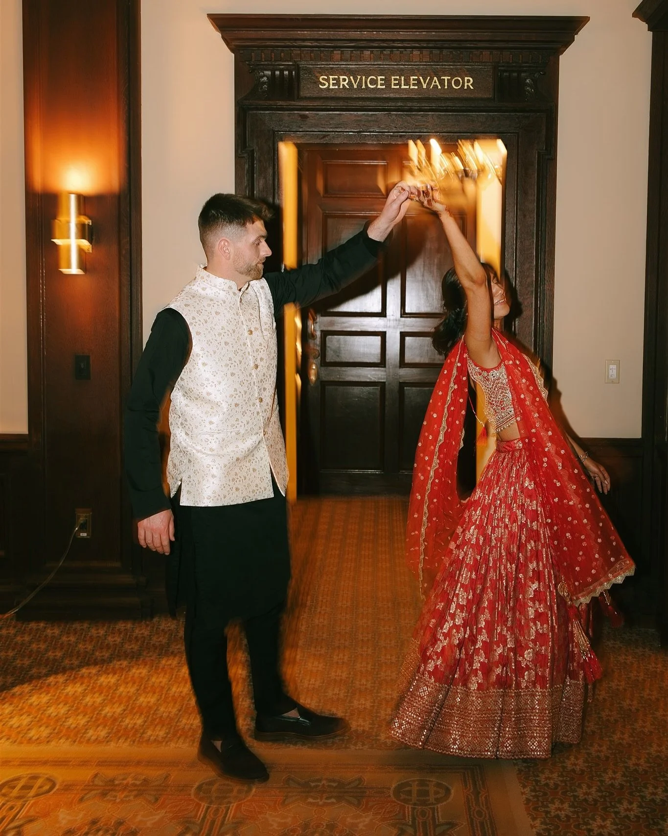 Our last wedding of the year is tomorrow so it&rsquo;s only right to throw it back to our first weddings of 2025- hey N&amp;D!👋🏻👋🏻

Two of my favorite pics from their gallery! After dinner our newlyweds switched it up with their second lewk &amp;